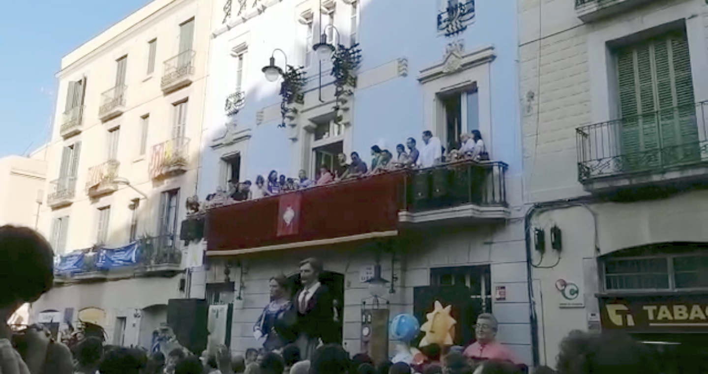Pla del vídeo en què es mostra l'escridassada a Jaume Collboni durant la presentació de les festes de Gràcia. / M.M.P.