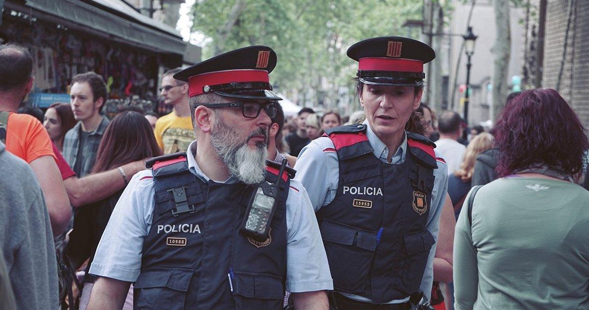 Imatge d'arxiu d'una parella de mossos a la Rambla / Mossos