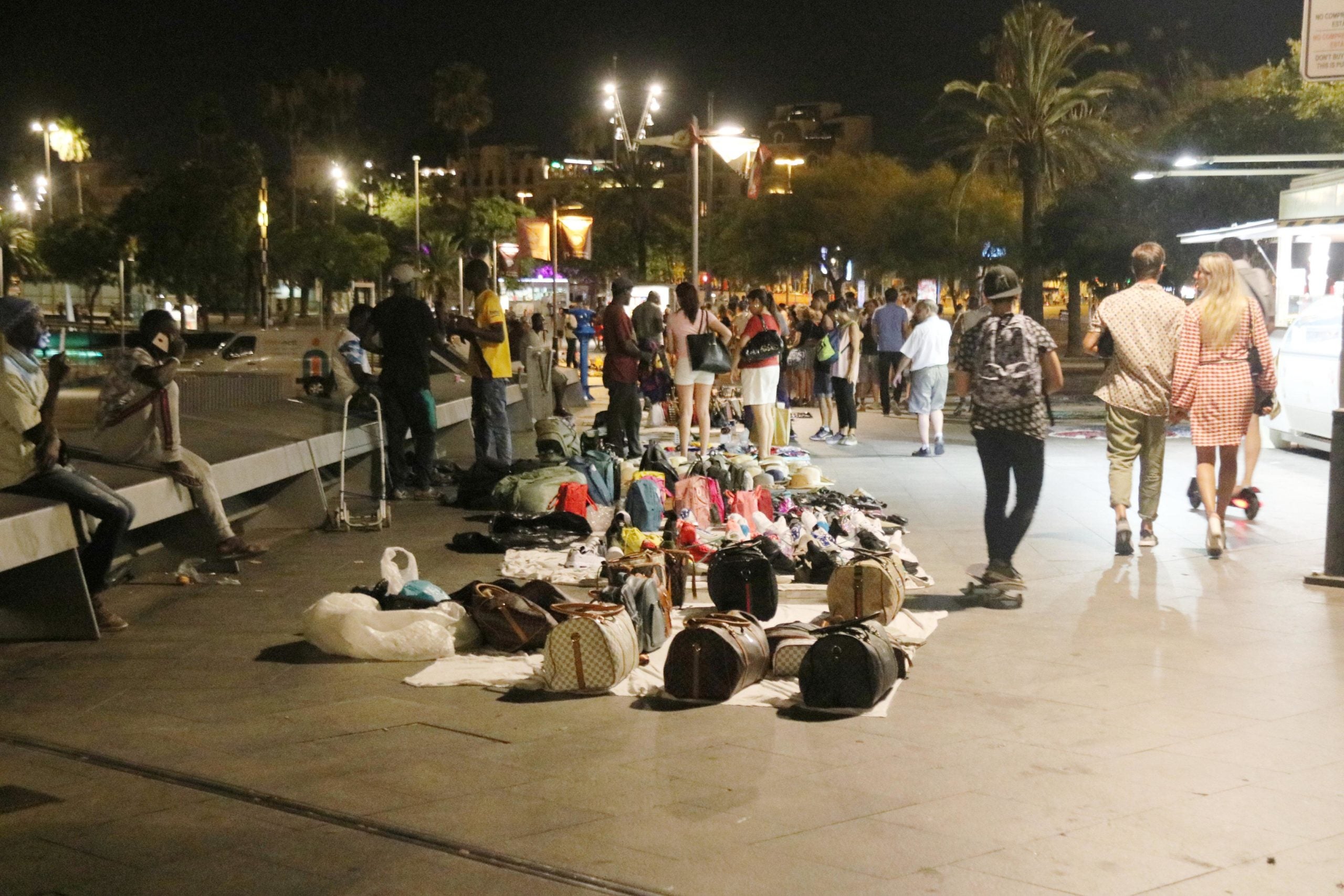 Manters al Port Vell de Barcelona, de nit / ACN