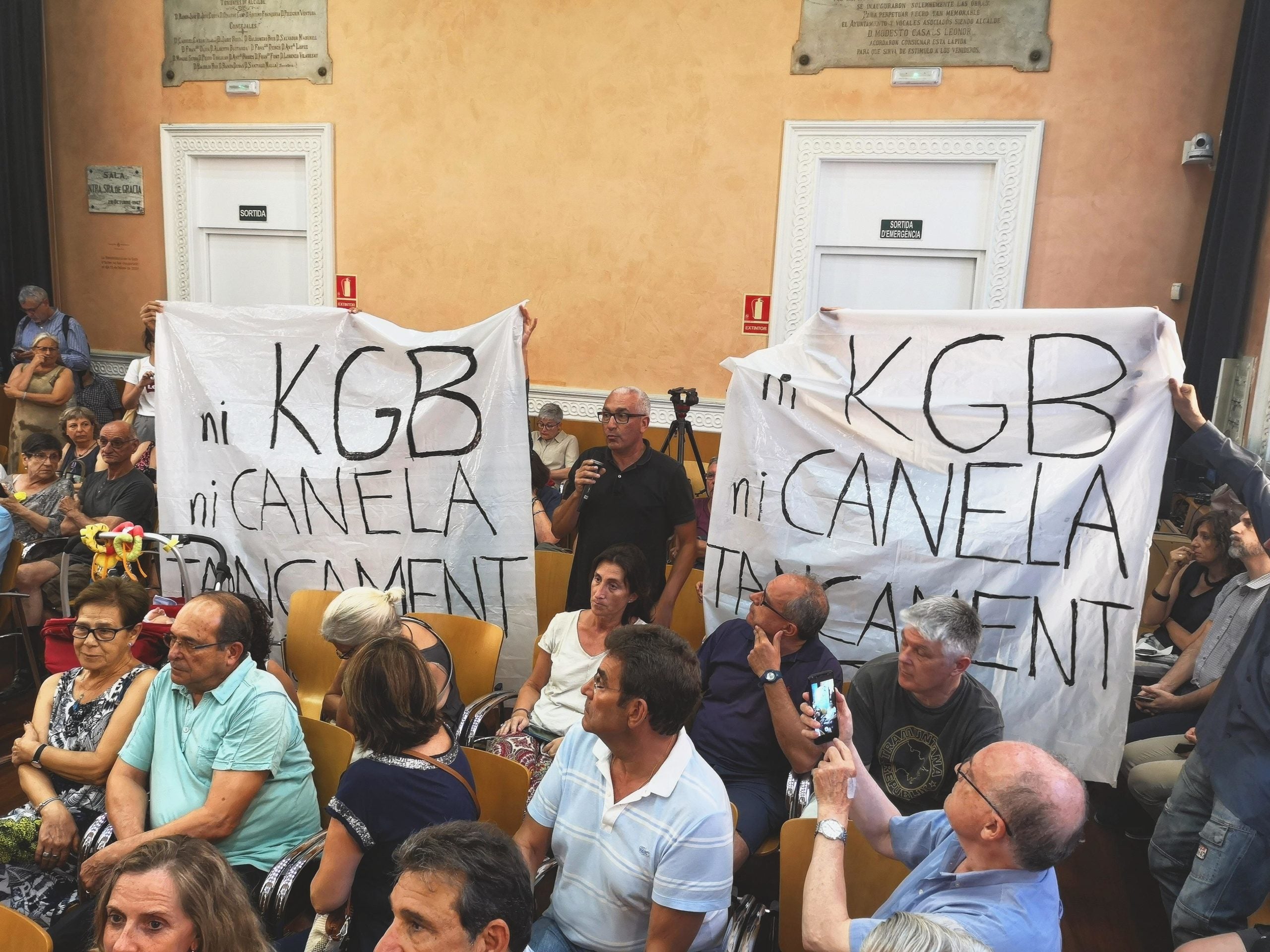 Els veïns en protesta per les conseqüències de la discoteca Canela, en una imatge d'arxiu al districte de Gràcia. / D.C.