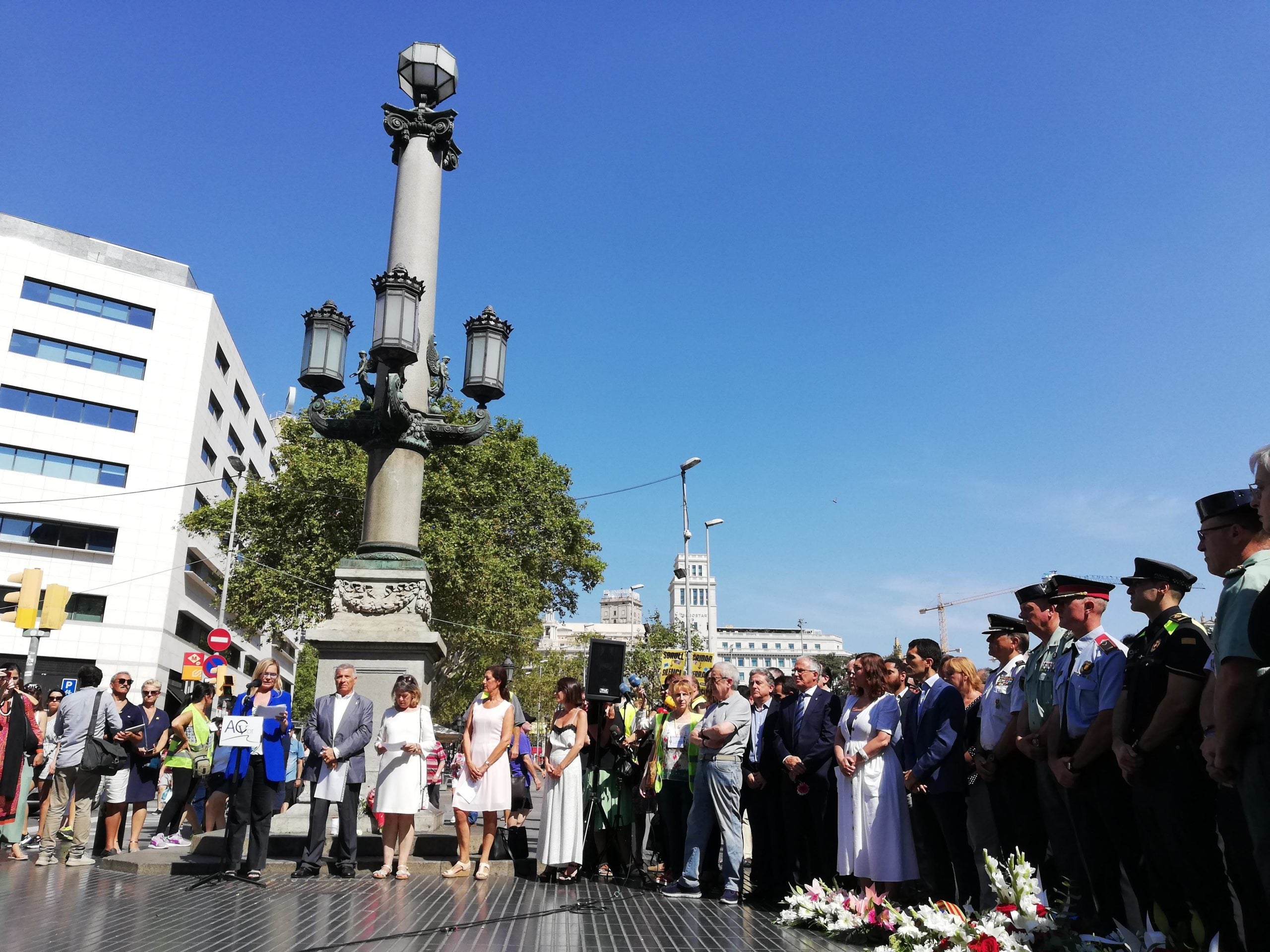 Acte de l'ACVOT en record a les víctimes del 17A. | A. L.