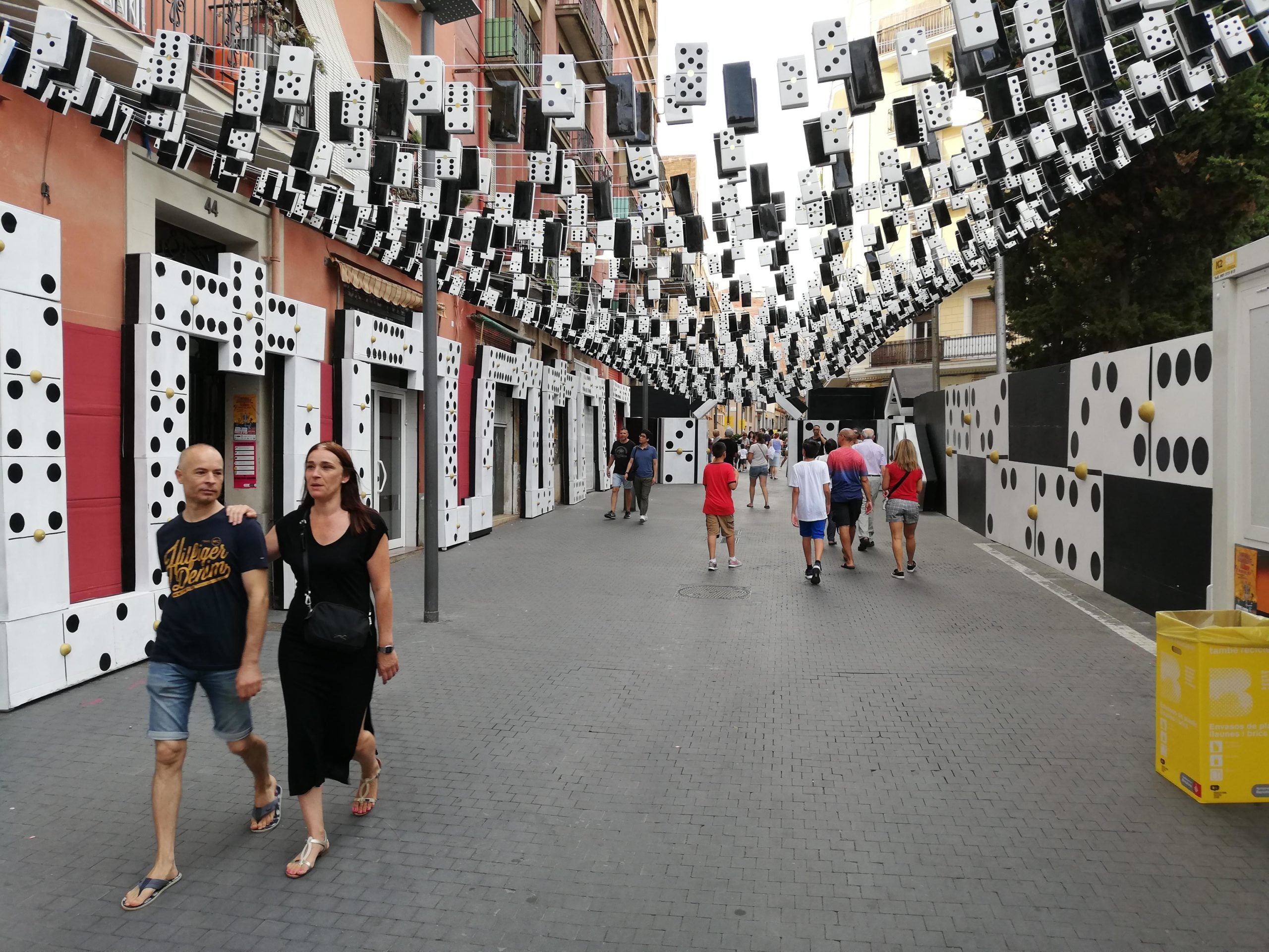 Guarnit de la plaça de la Farga durant les festes de Sants 2019 / Xavi Fernández de Castro