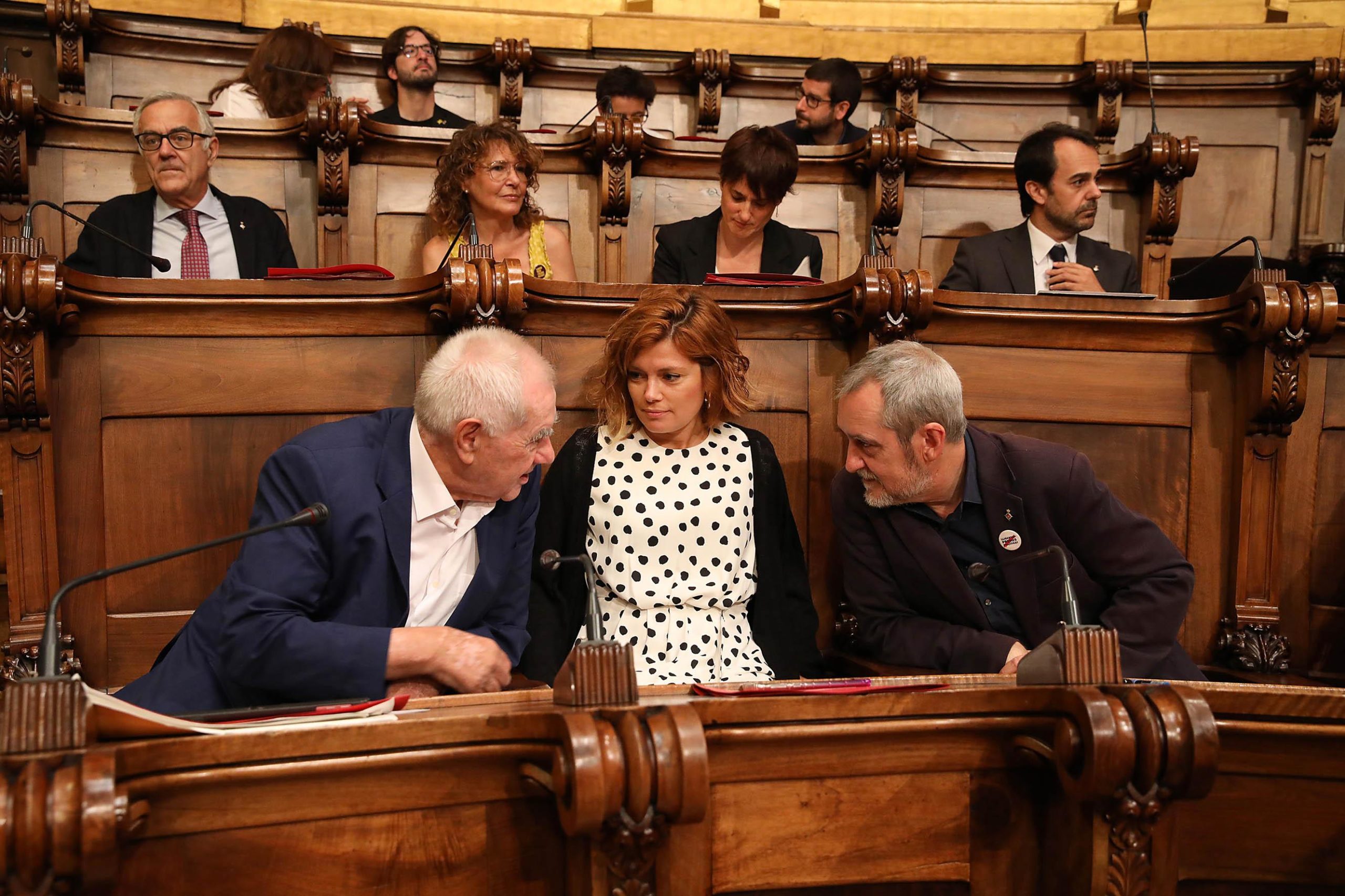 Ernest Maragall, Elisenda Alamany i Jordi Coronas a la primera fila del grup d'ERC al ple de l'Ajuntament de Barcelona / Jordi Play