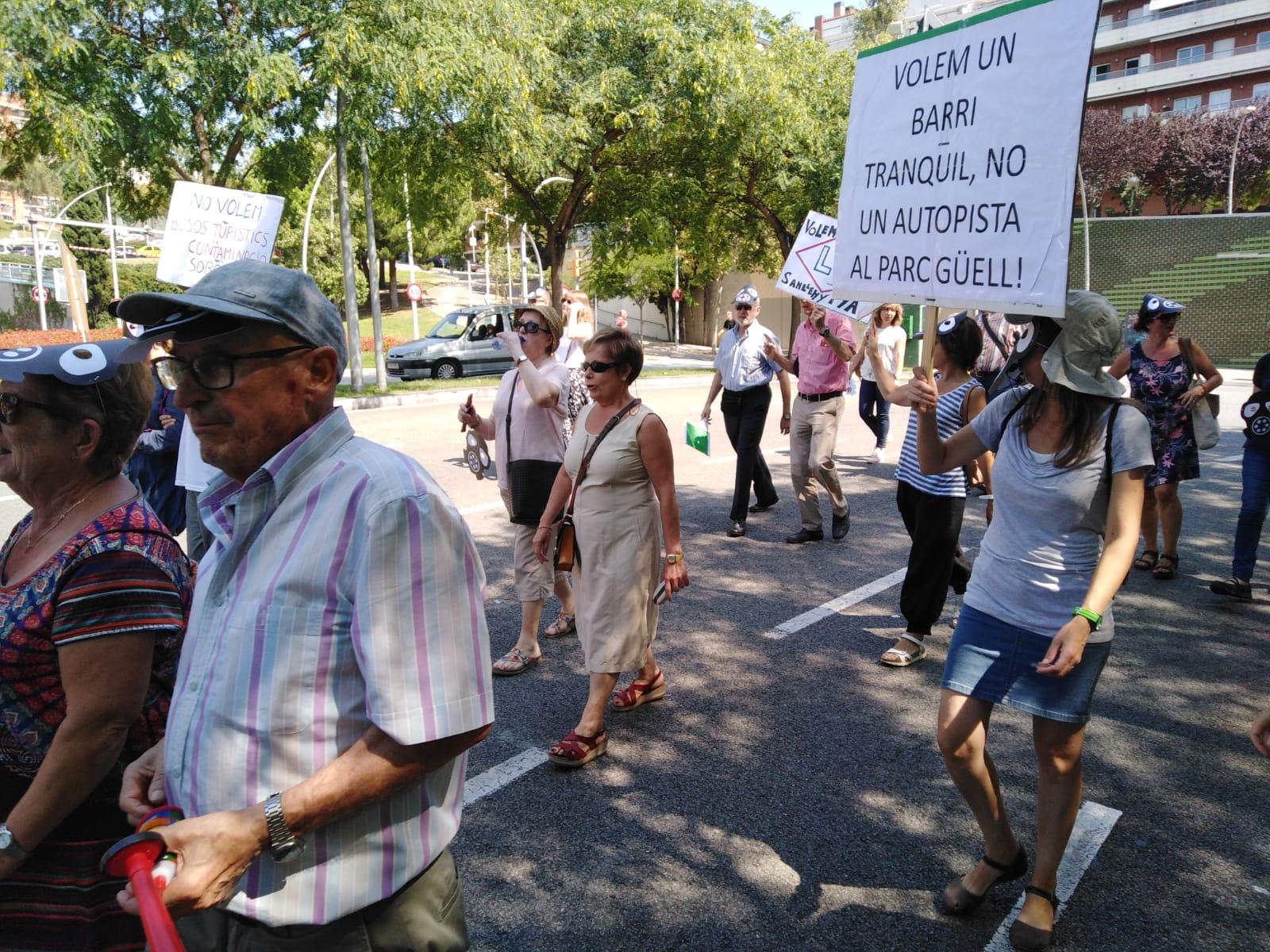 Protesta al Baix Guinardó contra els busos turístics / AVV Baix Guinardó