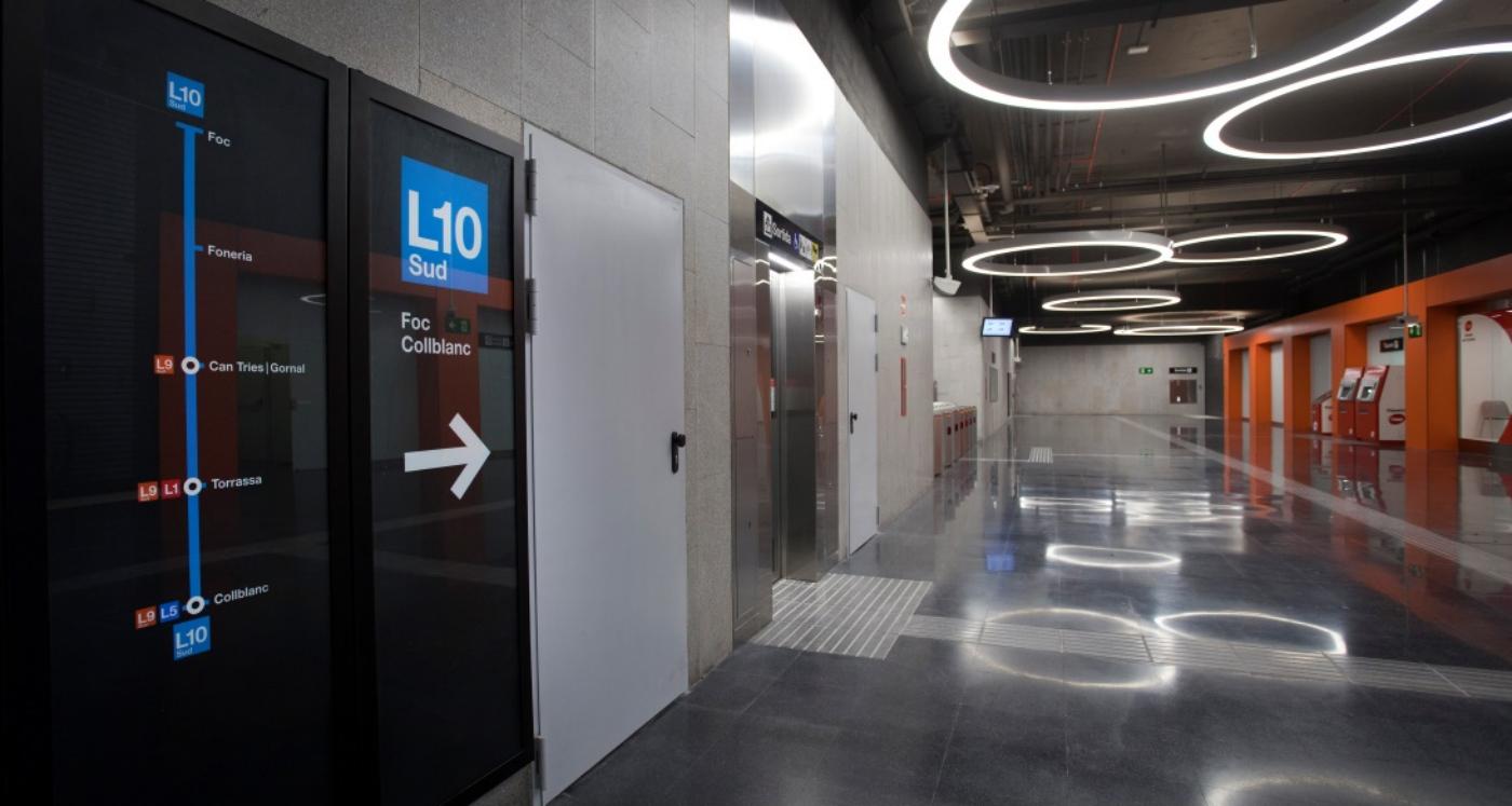 Vestíbul de l'estació de metro de Foneria, de la L10 Sud / Generalitat