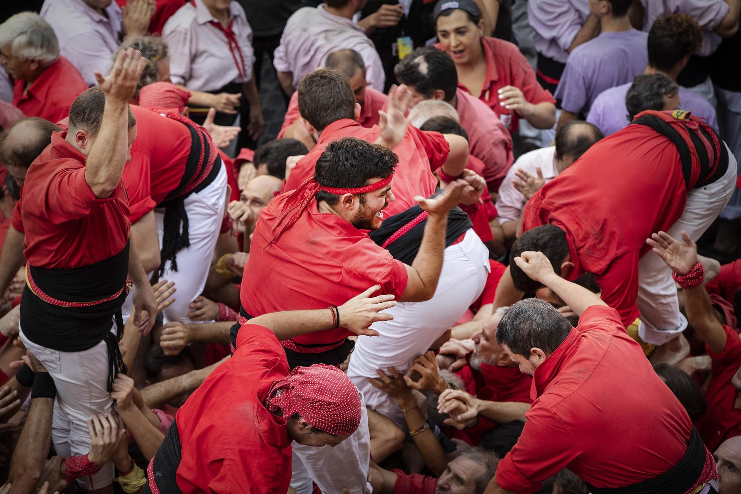 Castellers de Barcelona, celebrant un castell en la Diada Castellera Històrica, amb colles convidades, de la Mercè 2019 / Jordi Play