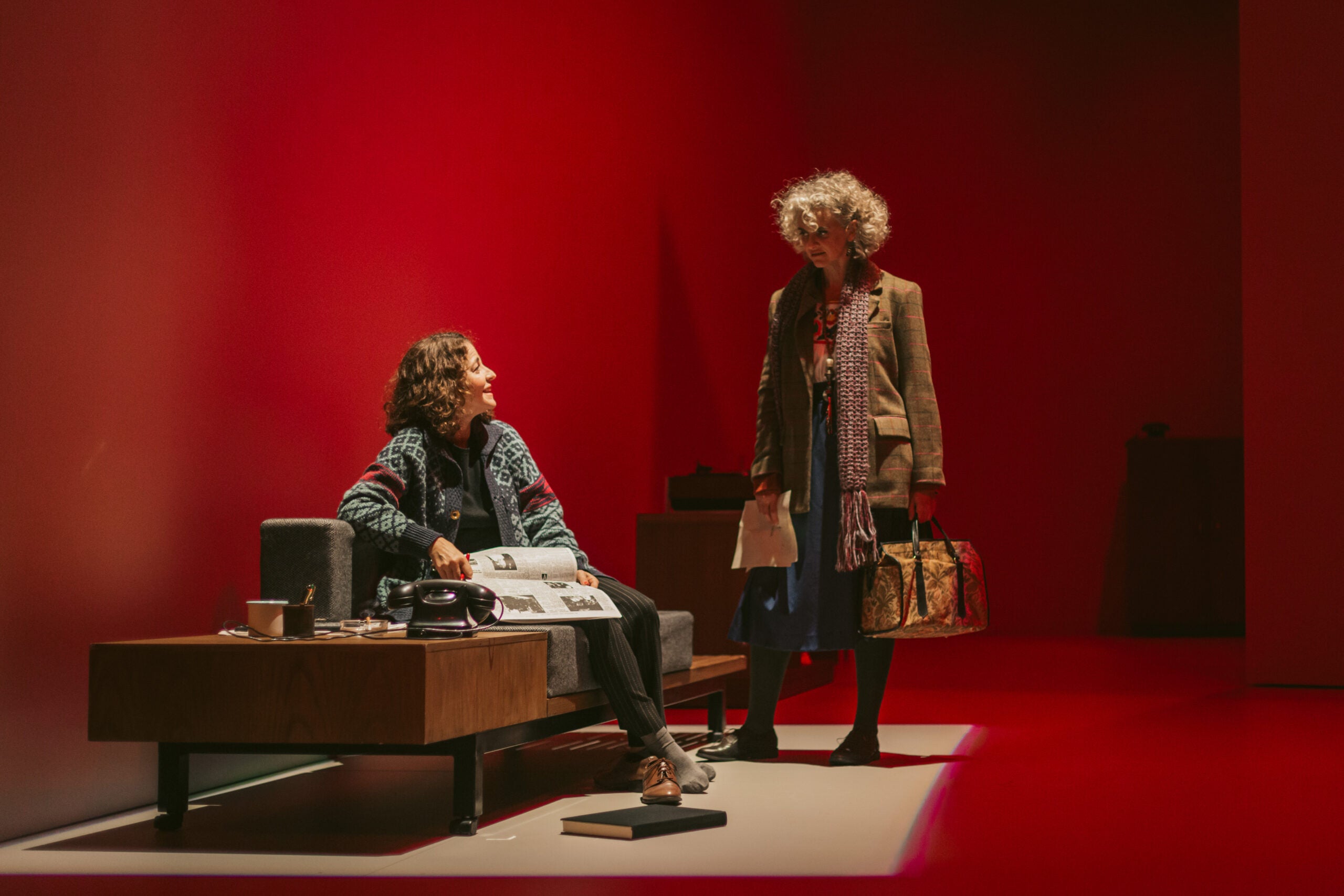 El Teatre Lliure reprèn les funcions d''El quadern daurat', l'exitosa adaptació de Carlota Subirós de la novel·la homònima de Doris Lessing / Sílvia Poch