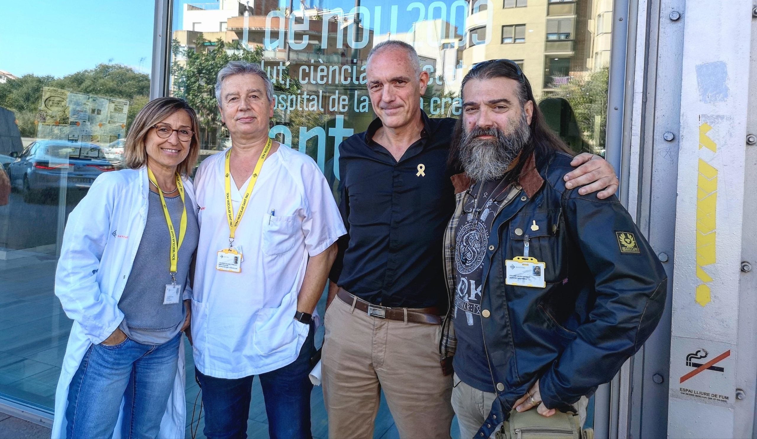 Alguns dels que protesten per la situació política a Catalunya, d'esquerra a dreta: Roser Bausà, José Roman Escudero, Víctor Robert i Eduard Lucas / D.C. 