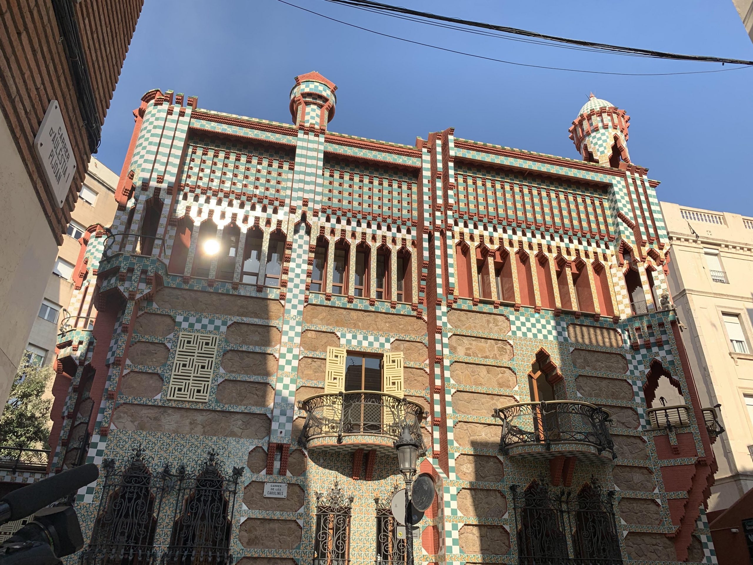 La Casa Vicens, de Gaudí, al carrer de les Carolines / S.B.