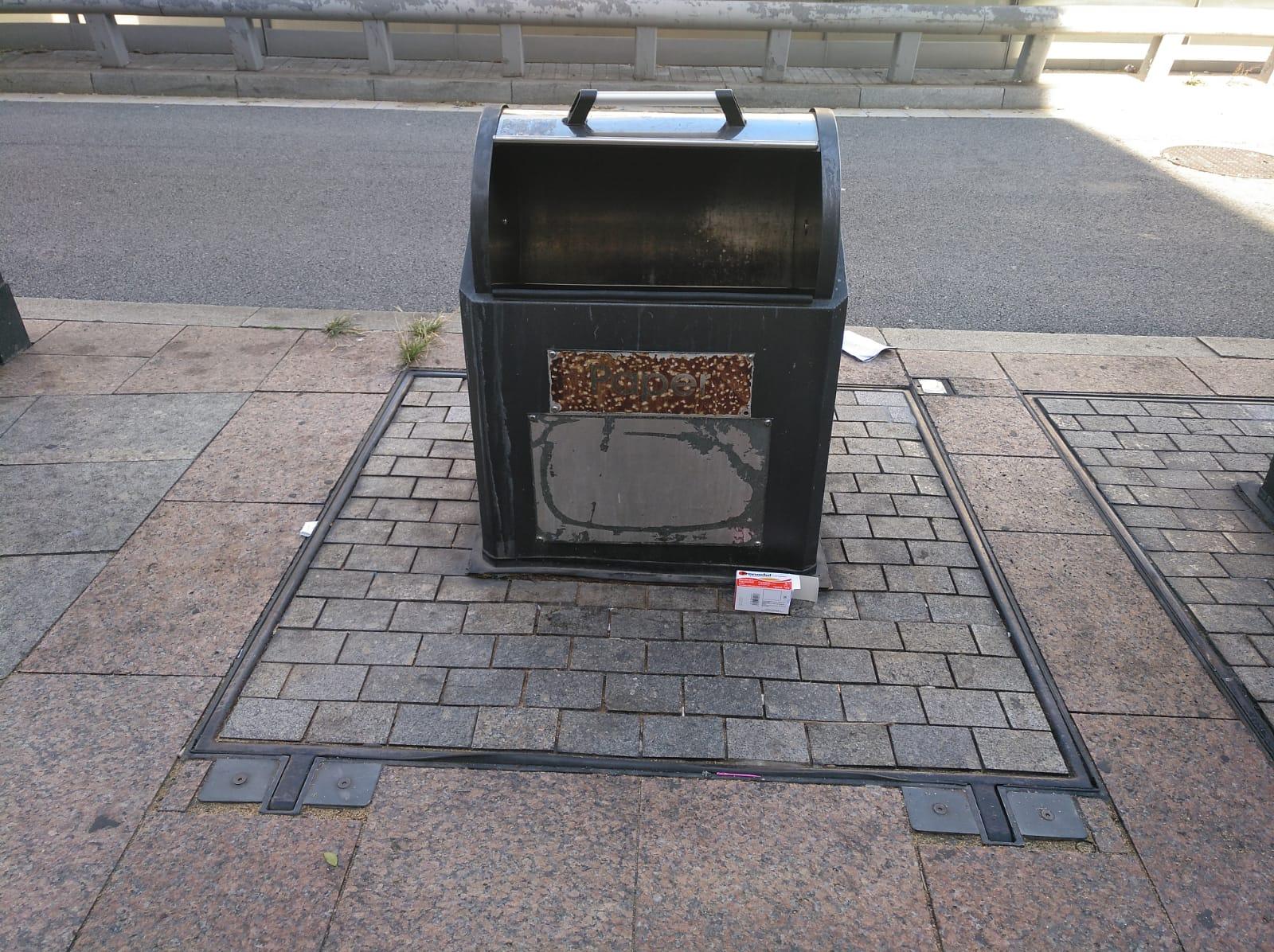 Ferran Niubó es queixa perquè un contenidor a tocar de casa seva sempre està ple | Cedida