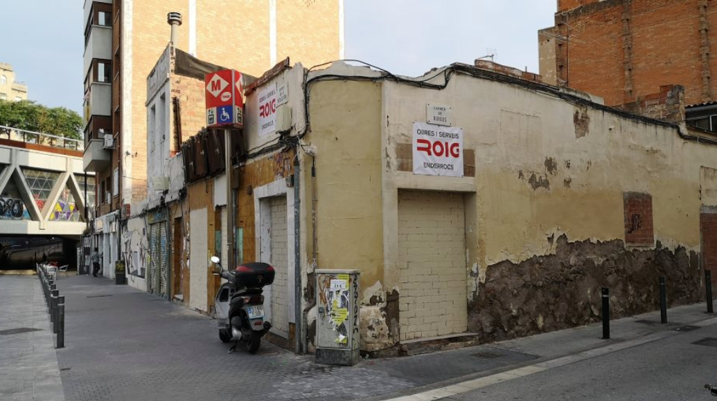 Finques a enderrocar al carrer Burgos de Sants, per la tercera fase de la cobertura de vies / Ajuntament de Barcelona