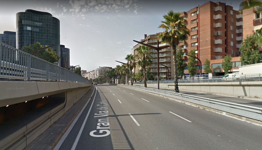 Un tram de la Gran Via de Carles III / Google Street View