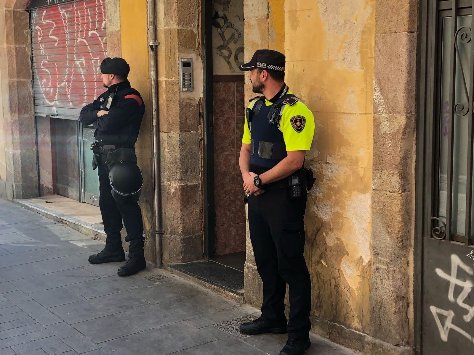 Agents dels Mossos d'Esquadra i de la Guàrdia Urbana al Raval / Europa Press