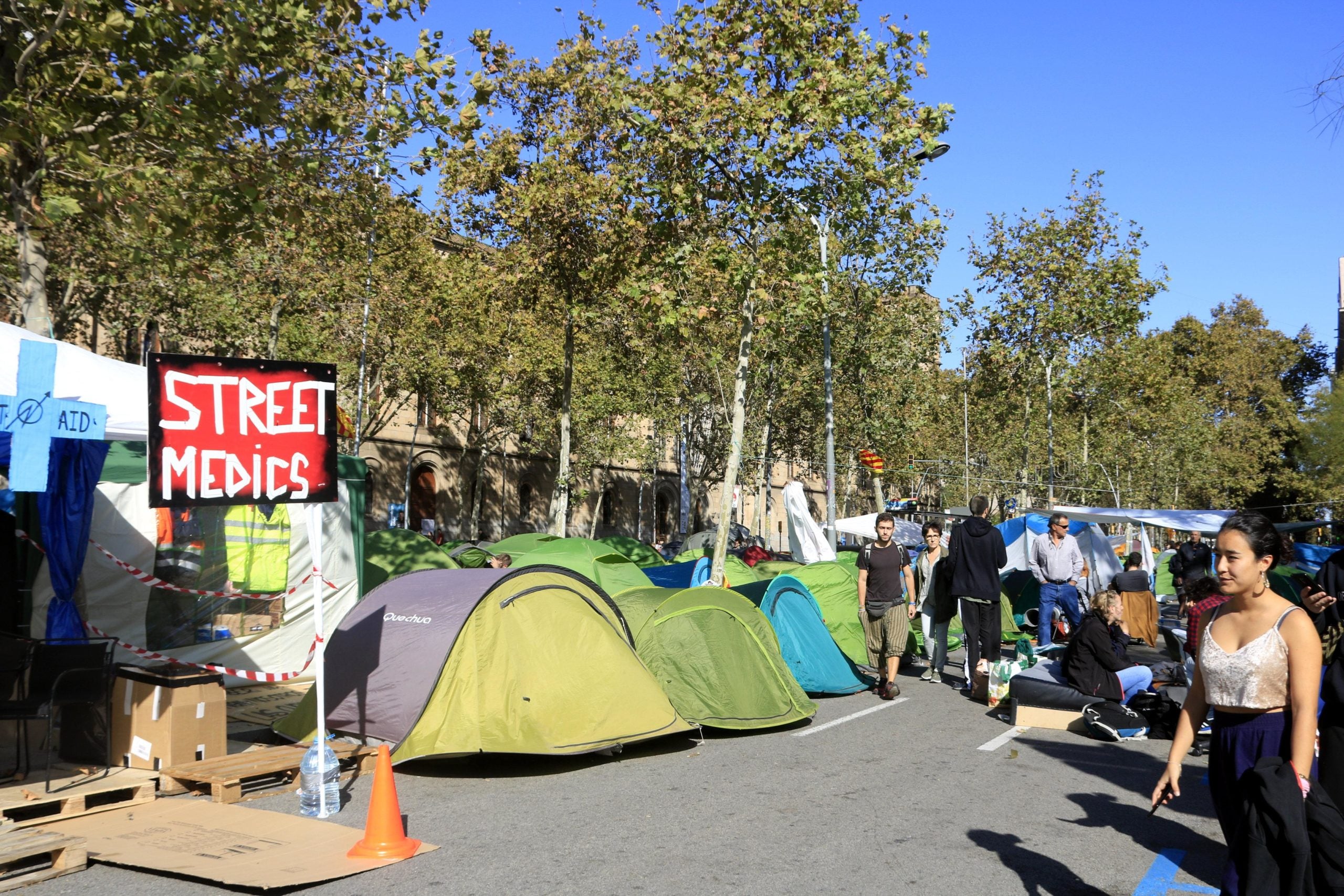 Les tendes de l'acampada de la plaça Universitat, aquest diumenge / ACN