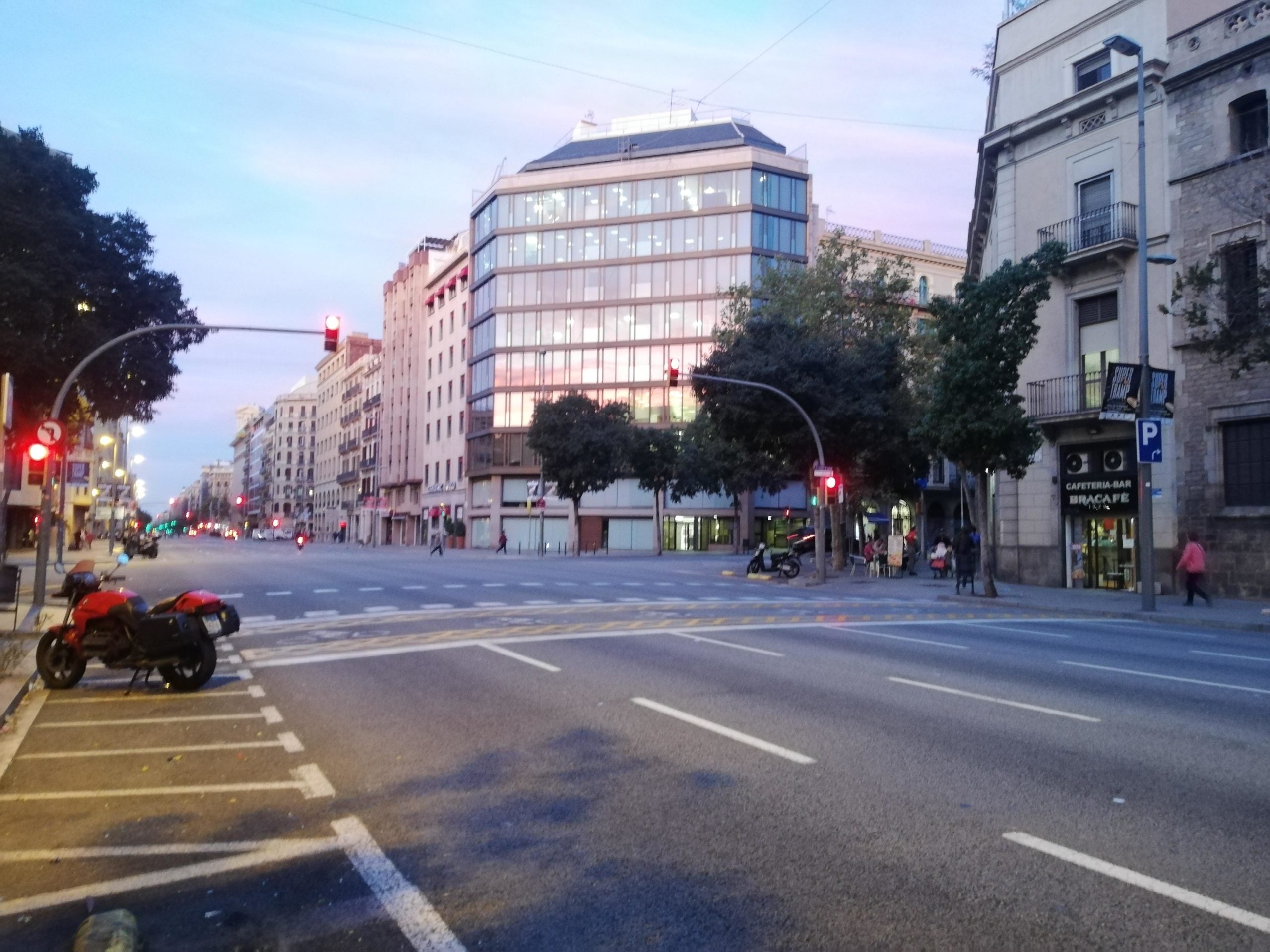 El carrer Aragó entre Roger de Llúria i Bruc | Adrià Lizanda