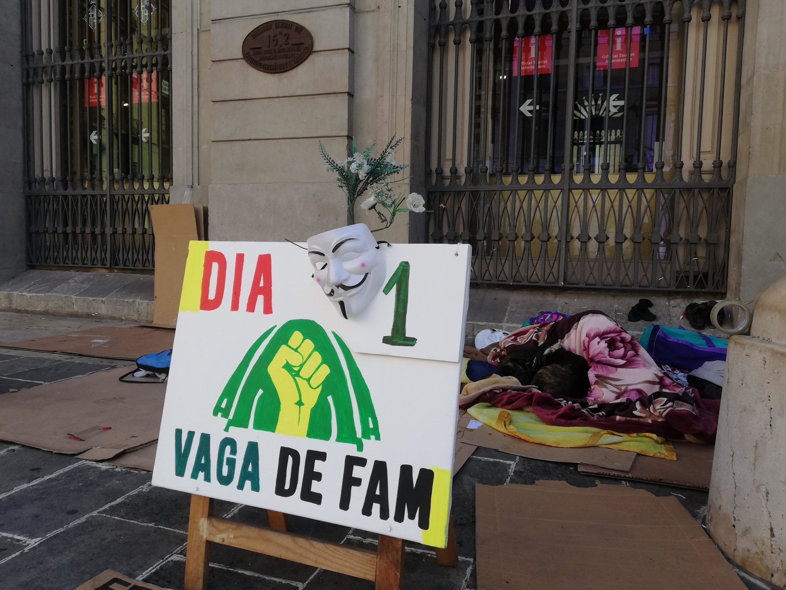 Els acampats a Sant Jaume, en el primer dia de protesta | A. L.