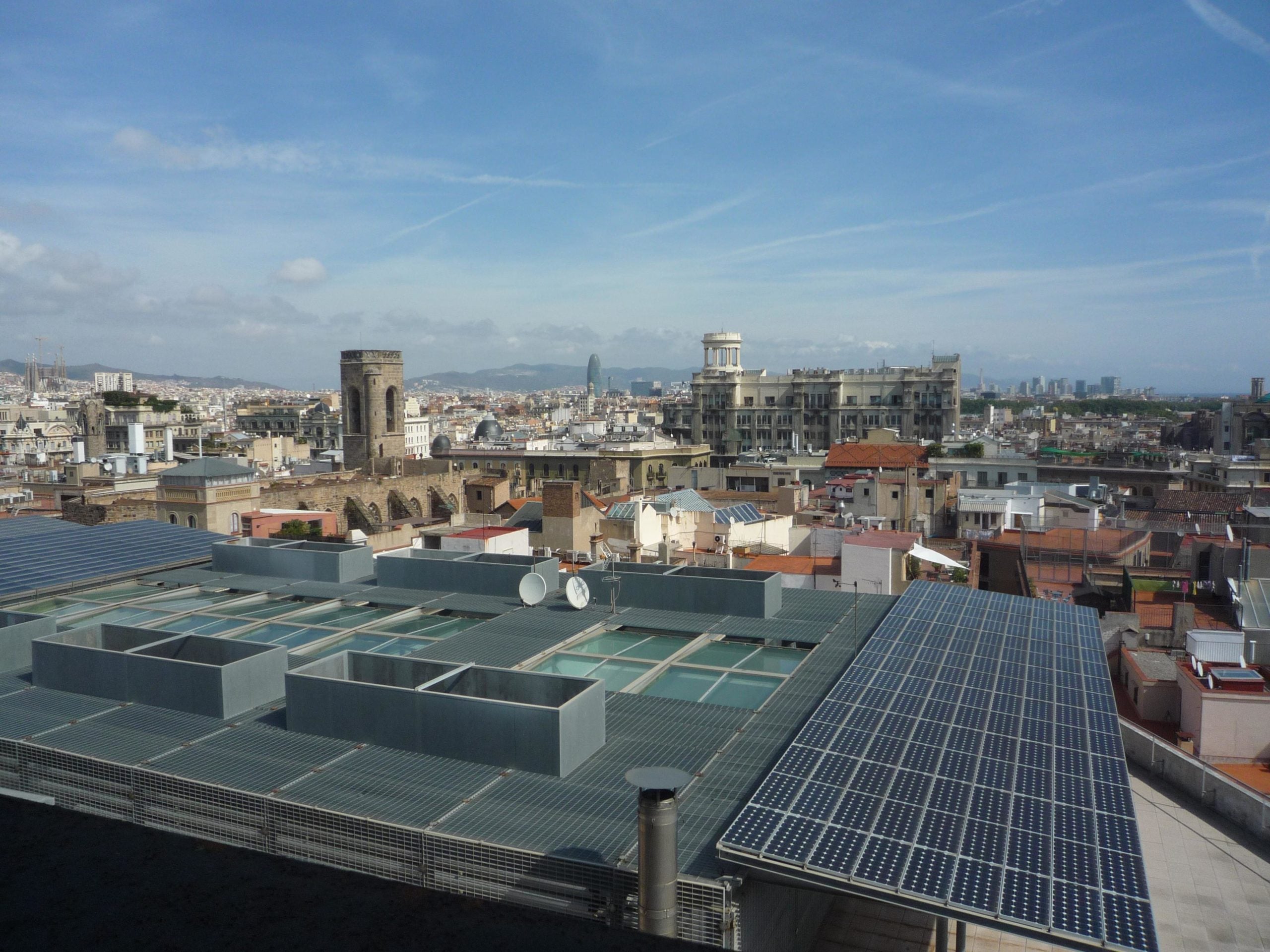 Barcelona aposta per l'autoconsum energètic per estalviar en la factura / Ajuntament