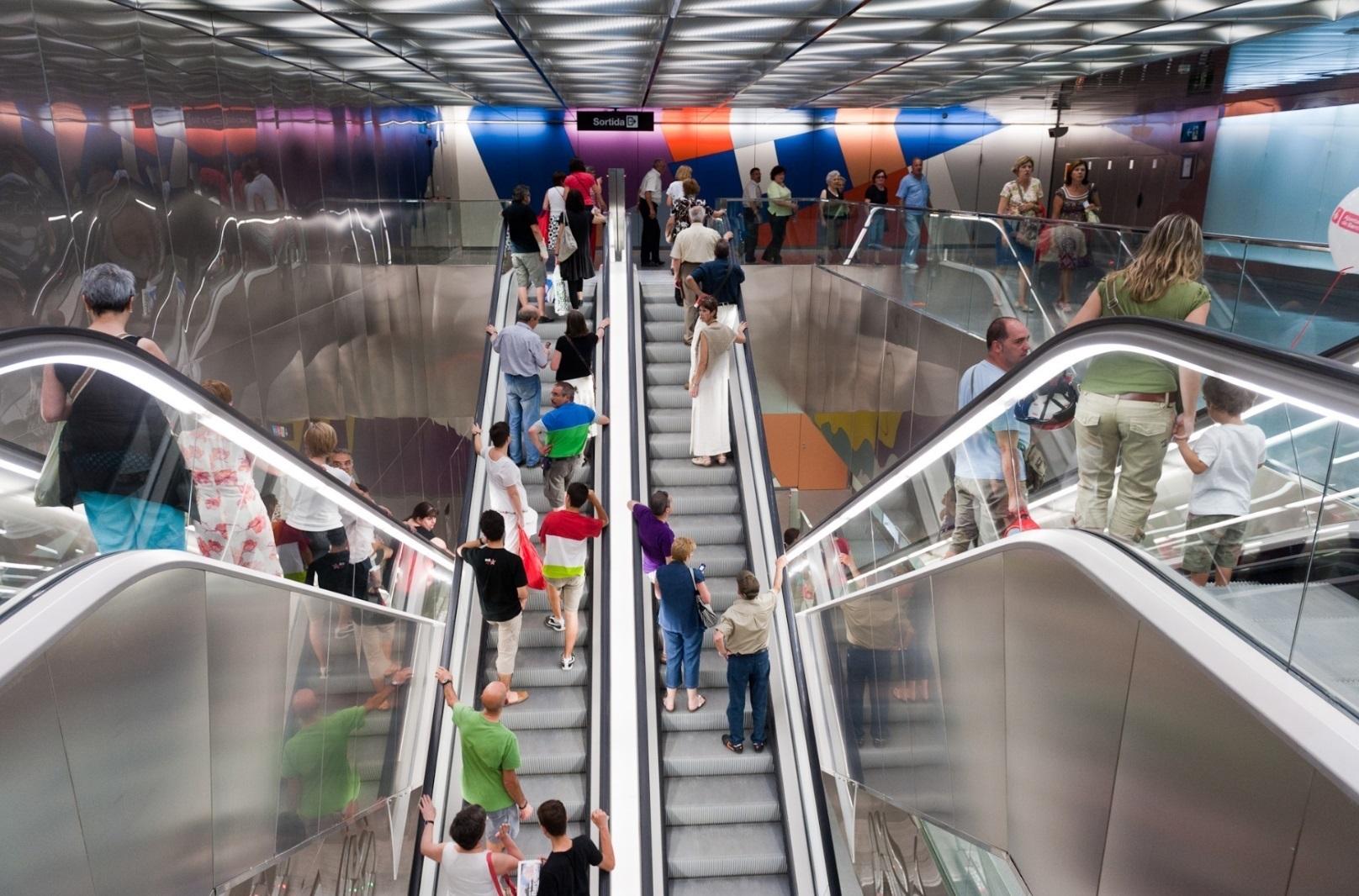 Passatgers al metro de Barcelona, en una imatge d'arxiu / Europa Press