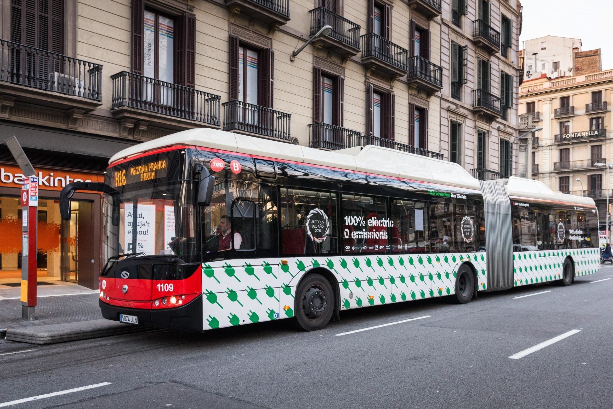 Un autobús de TMB en una imatge d'arxiu / Europa Press