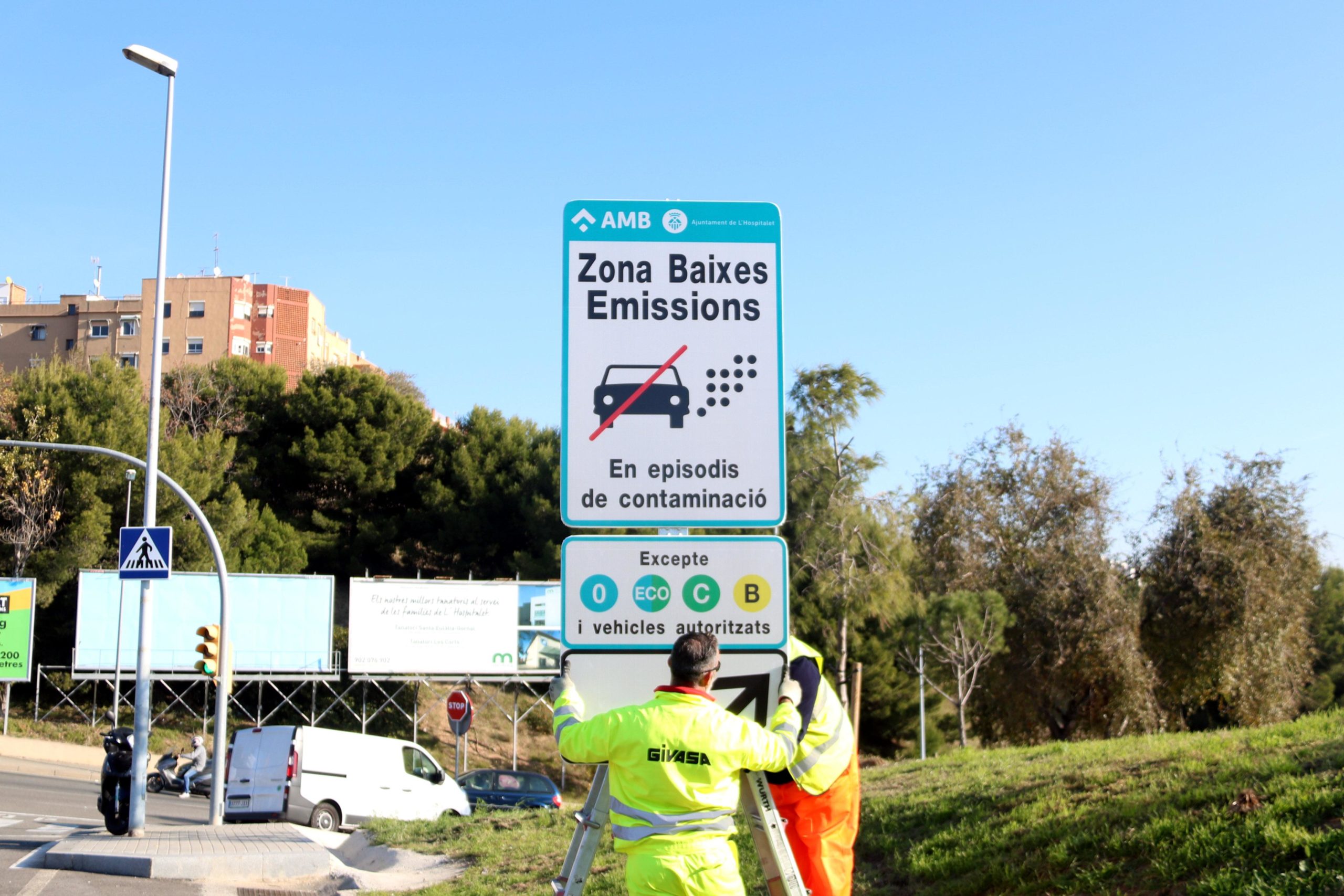 Cartell de restricció del trànsit en cas de contaminació, en una imatge d'arxiu / ACN