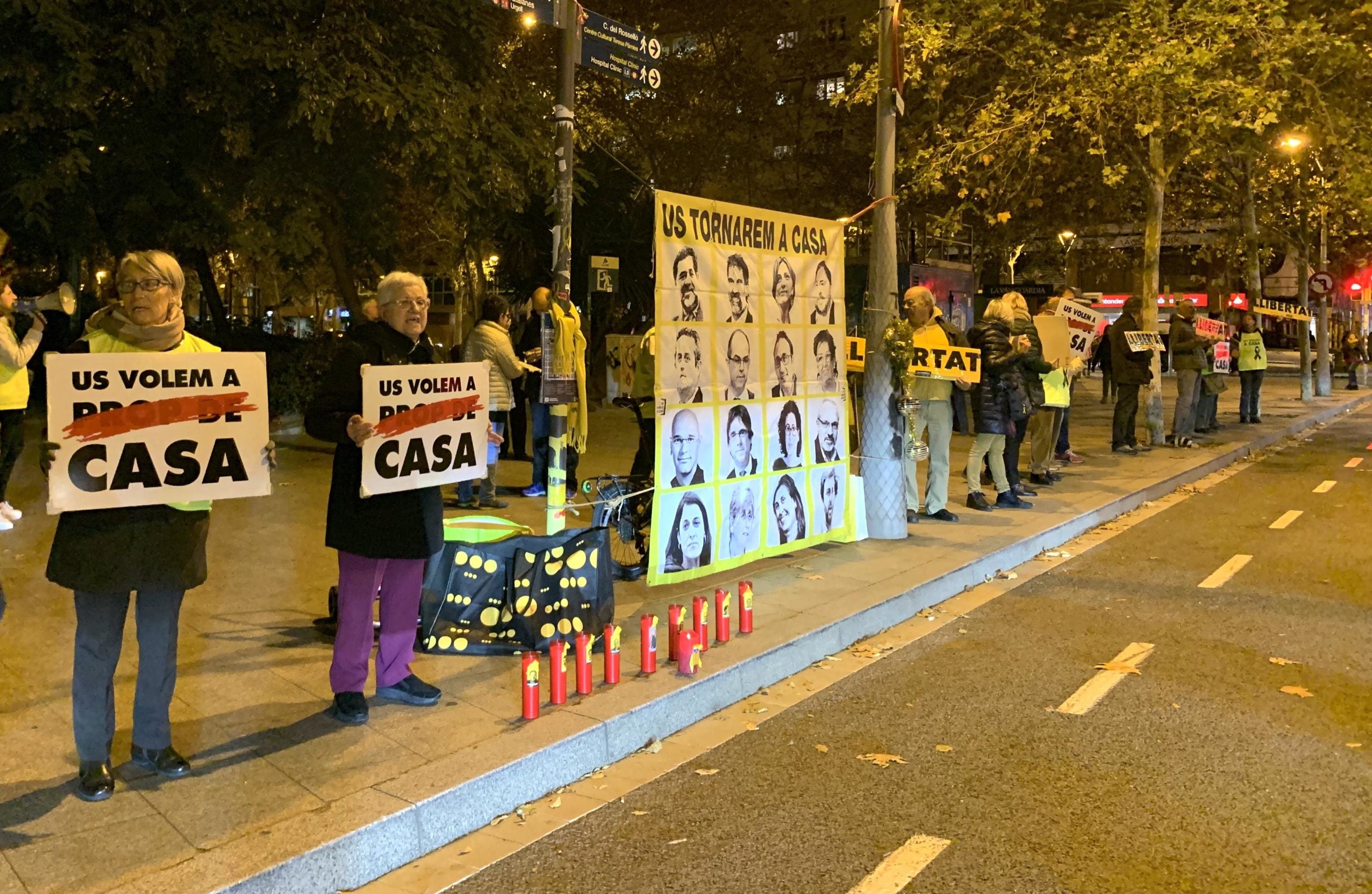 La concentració diària pels presos que es fa des del 5 de novembre del 2017 a la plaça Enriqueta Gallinat / S.B.
