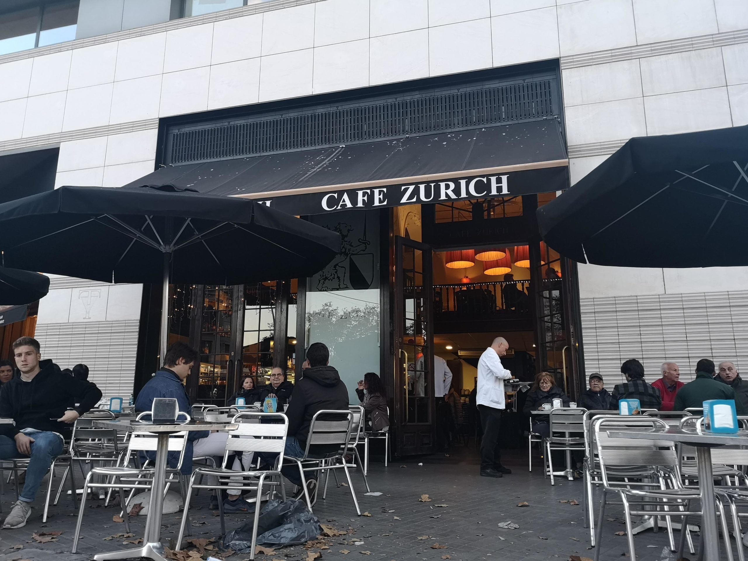 La terrassa del Cafè Zurich entre el carrer Pelai i Plaça Catalunya, en una imatge d'arxiu / D.C.