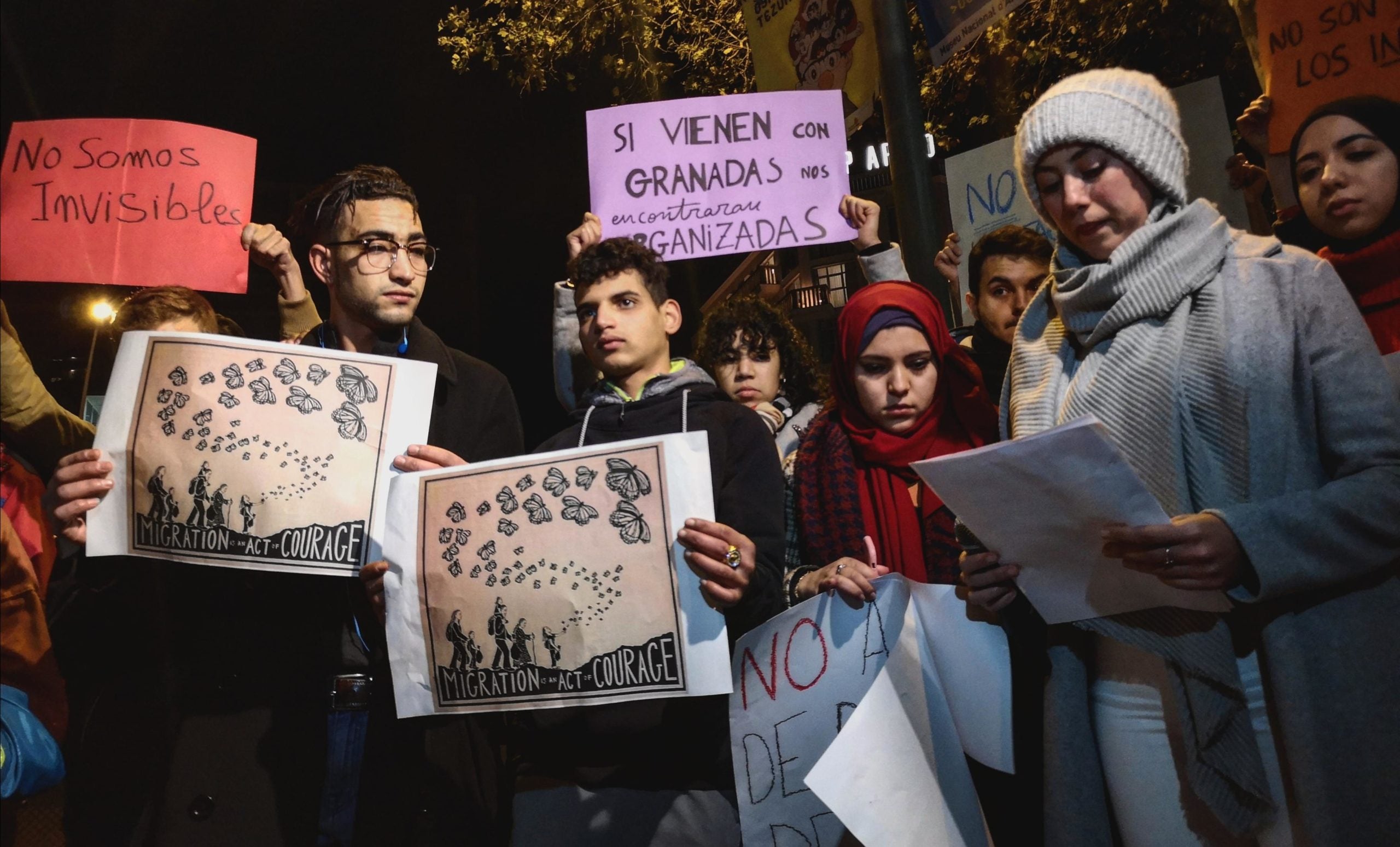 Adolescents i joves protestant per les actuals proves d'edat als estrangers que arriben a l'estat espanyol / D.C.