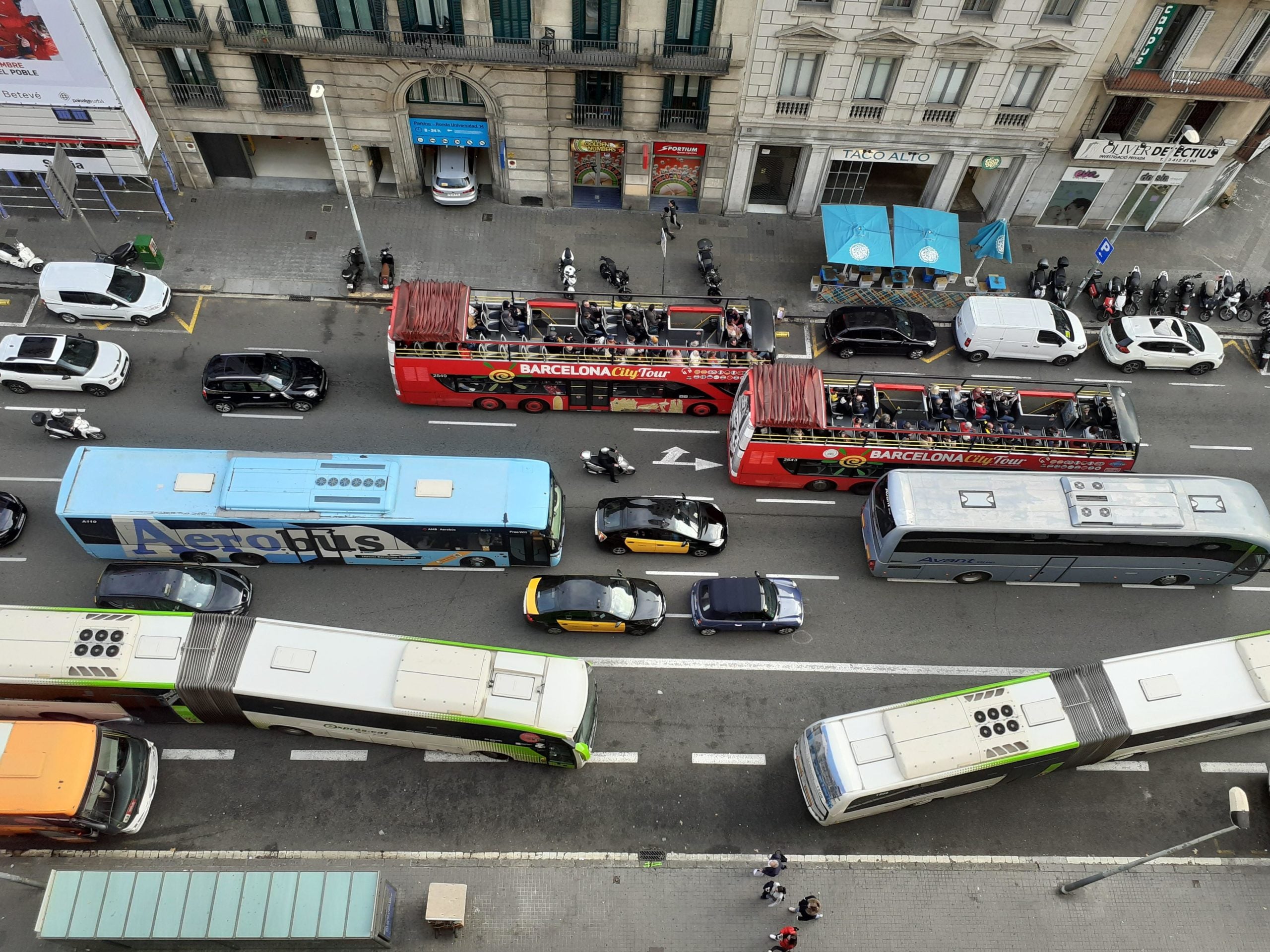 La ronda Universitat, des d'on surten autobusos cap a Castelldefels / SOS Ronda Universitat