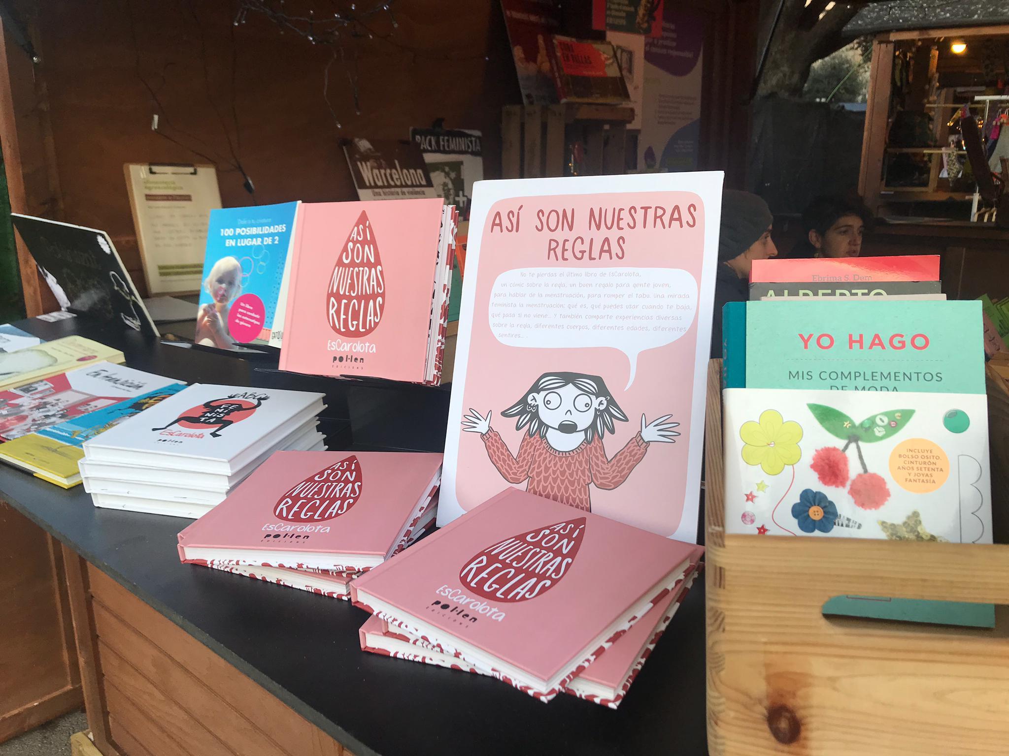 Llibres sobre la menstruació a la fira de Nadal de plaça Catalunya, criticats pel PP / Zaida Torregrosa