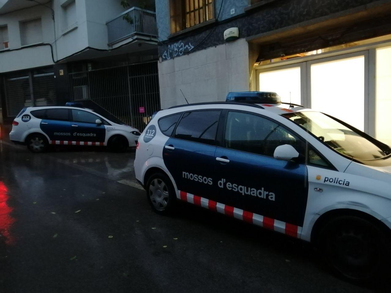 Patrulles de Mossos d'Esquadra durant el desnonament d'una veïna de Gràcia / OHPG