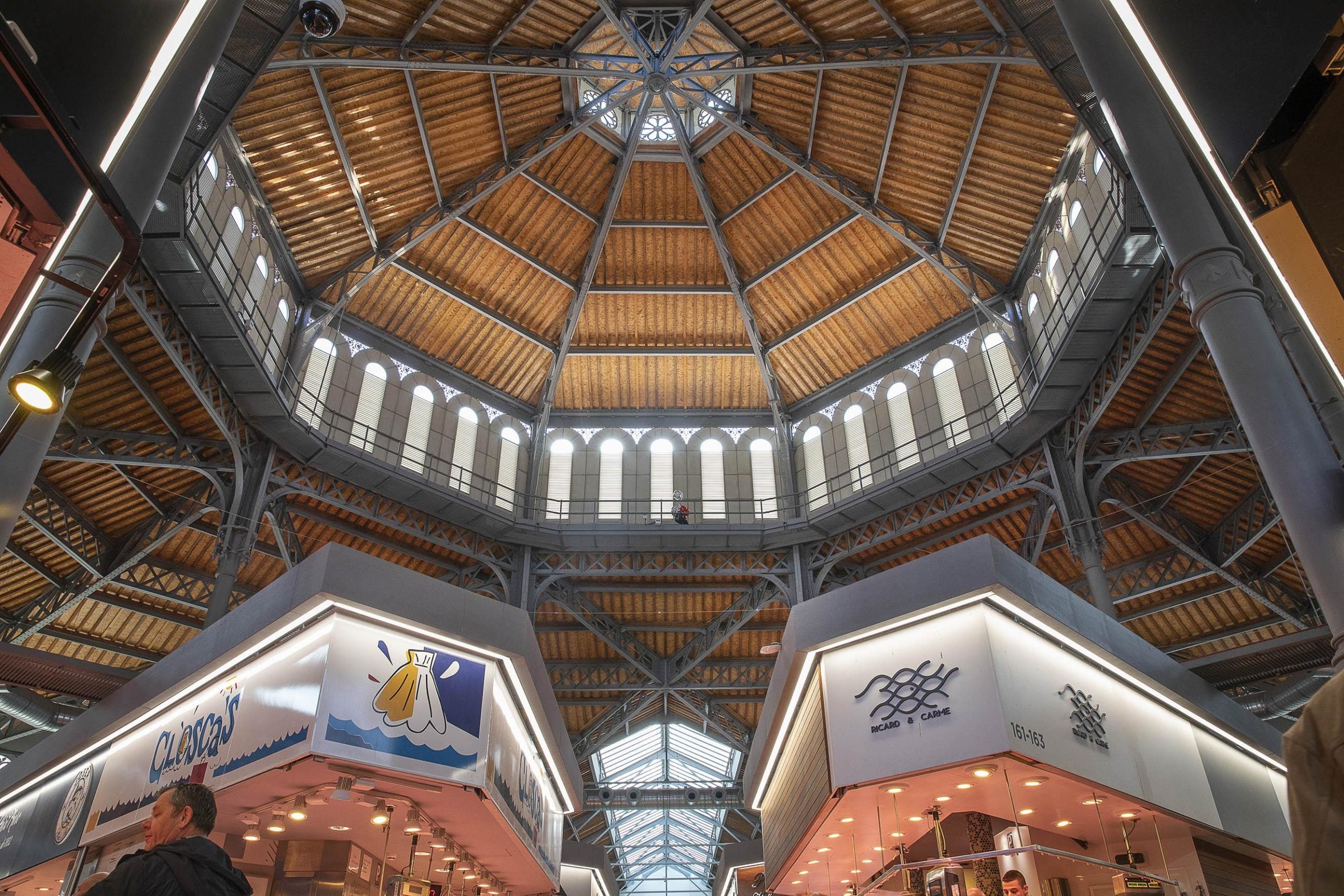 Vista de la cúpula del mercat de Sant Antoni des de l'interior / Jord
