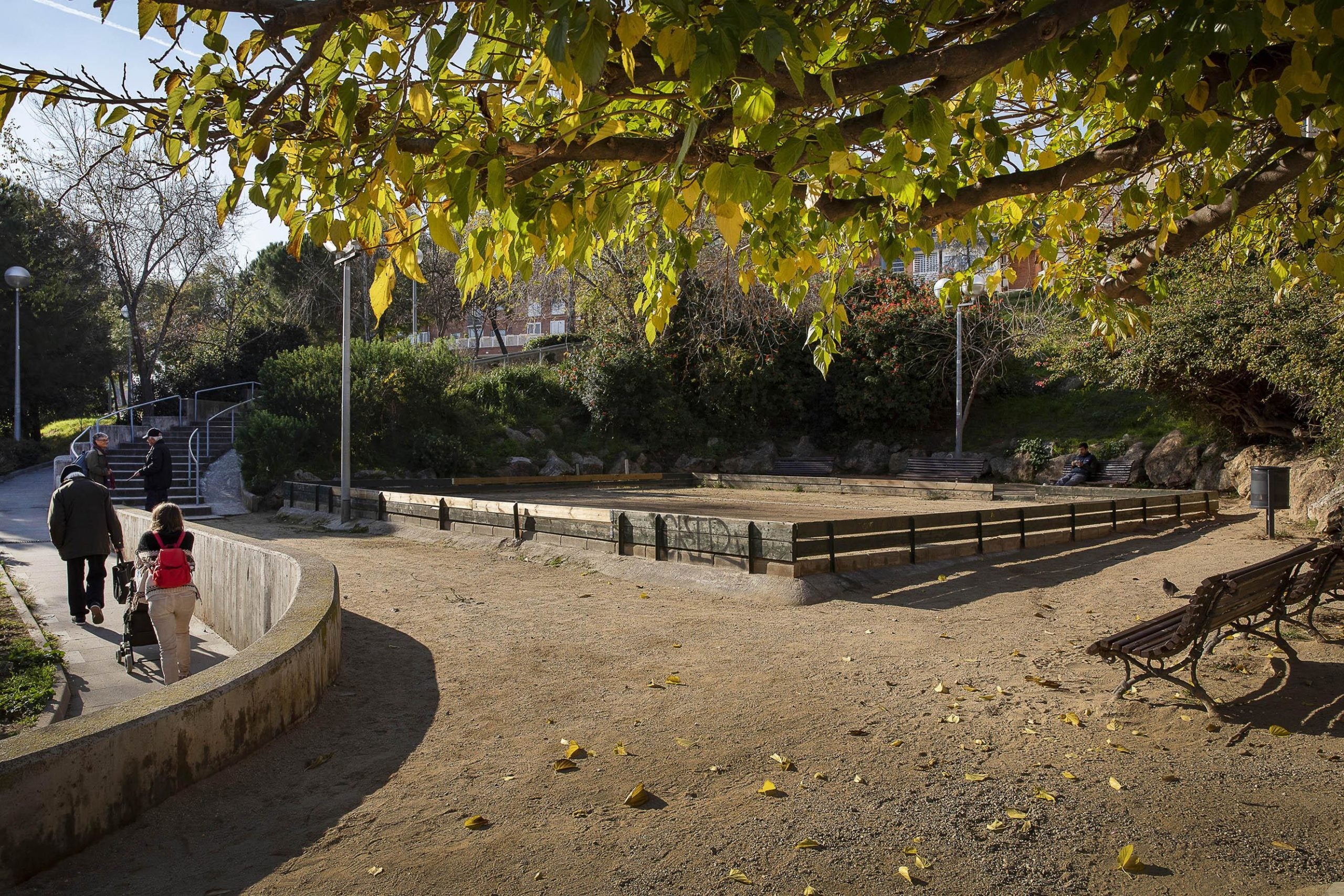 Jardí al costat de la ronda de Dalt on l'Ajuntament vol edificar pisos públics / Jordi Play