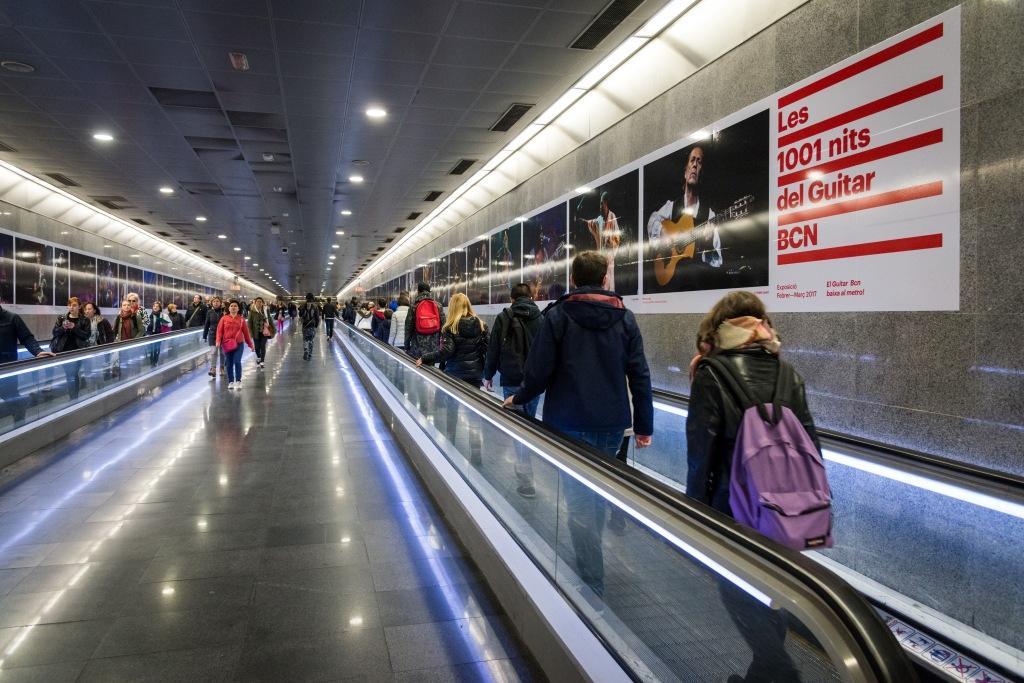 El vestíbul de la parada de metro de Diagonal / TMB