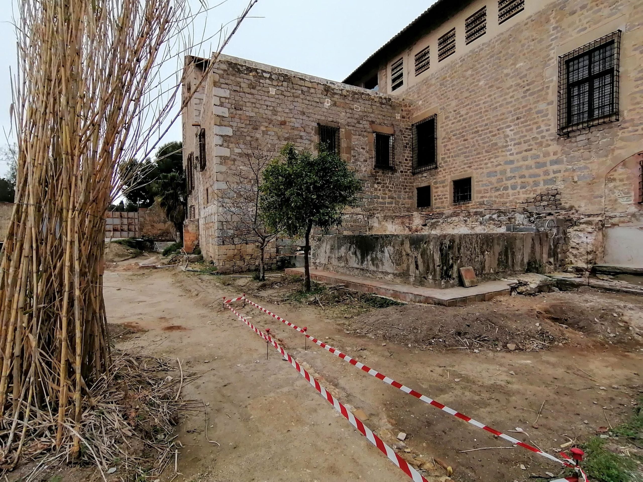 Façana del monestir de Pedralbes que dóna a l'Hort Petit medieval / MMP