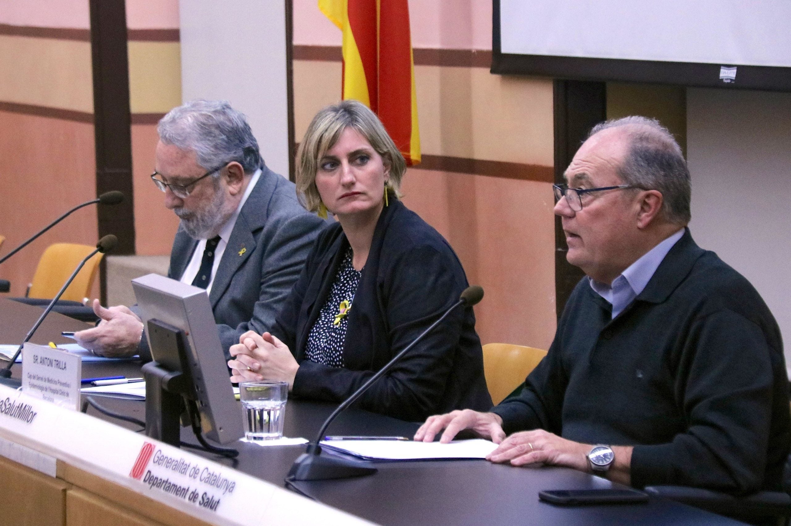 El secretari de Salut Pública, Joan Guix; la consellera de Salut, Alba Vergés, i el cap del Servei de Medicina Preventiva i Epidemiologia de l'Hospital Clínic de Barcelona, Antoni Trilla / ACN