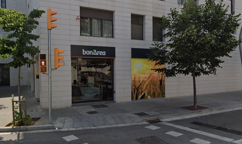 El BonÀrea que ha patit un robatori la passada matinada, a Nou Barris / Google Maps