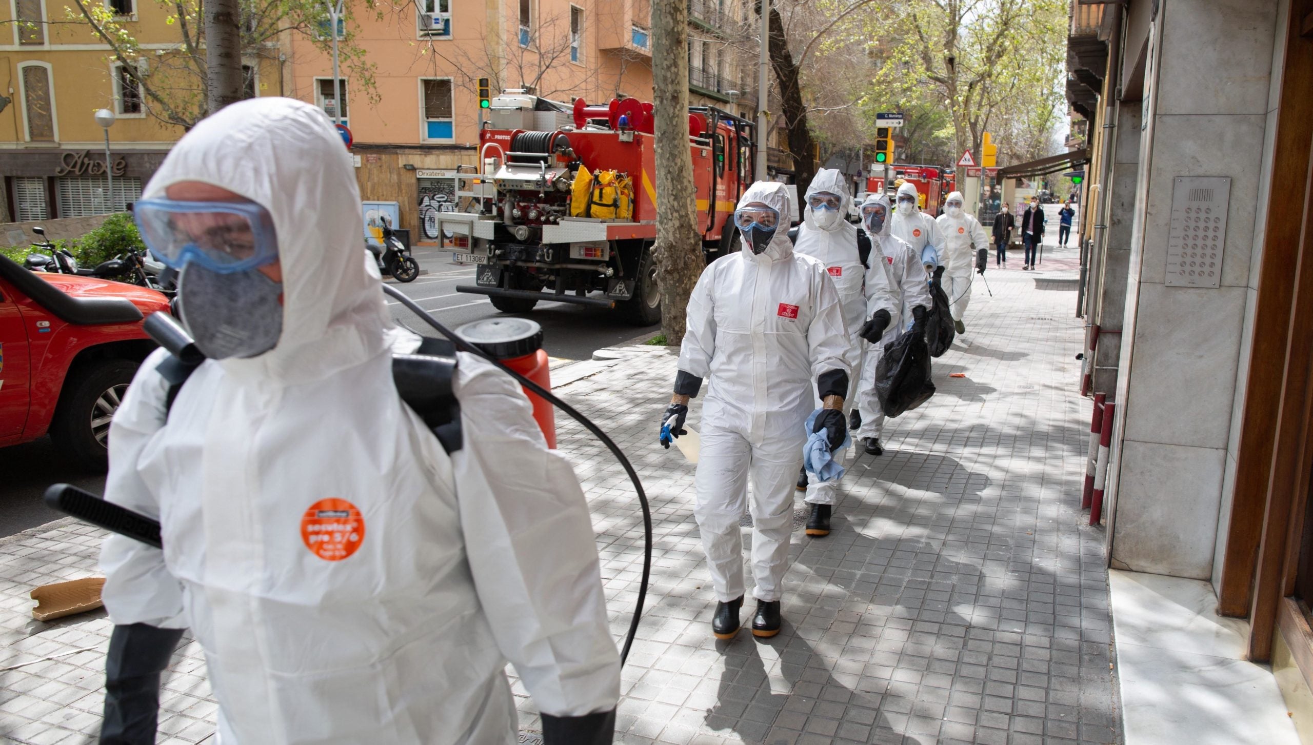 Militars espanyols actuant a la residència Marvi Park del carrer Mallorca / Europa Press (David Zorrakino)