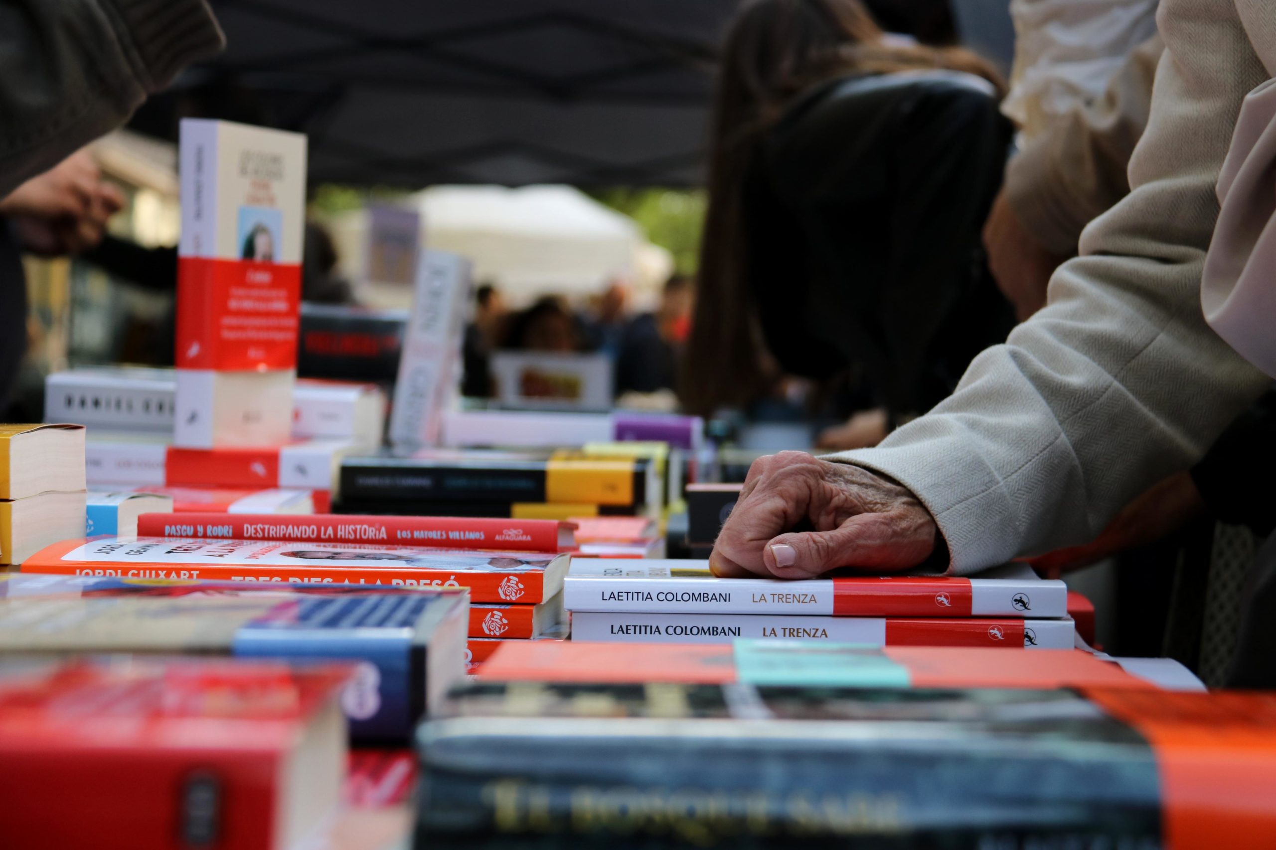 Llibres en una parada per Sant Jordi de l'any passat / ACN