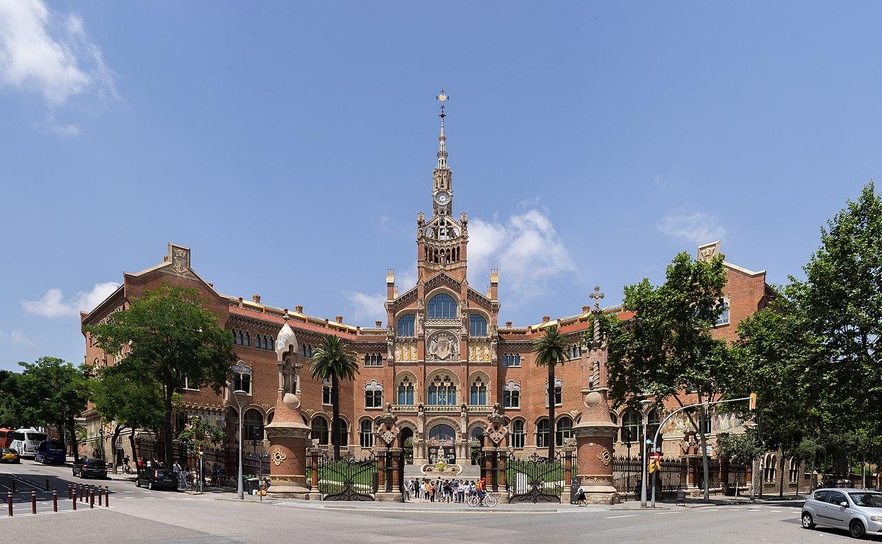 La façana principal de l'Hospital de Sant Pau | wikipedia