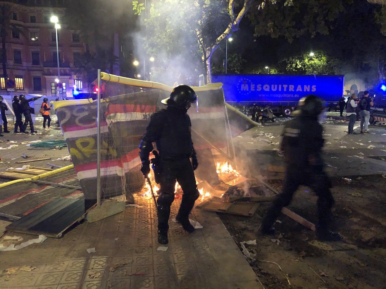 Aldarulls i càrregues a la manifestació dels CDR contra la sentència de l'1-O / Quico Sallés