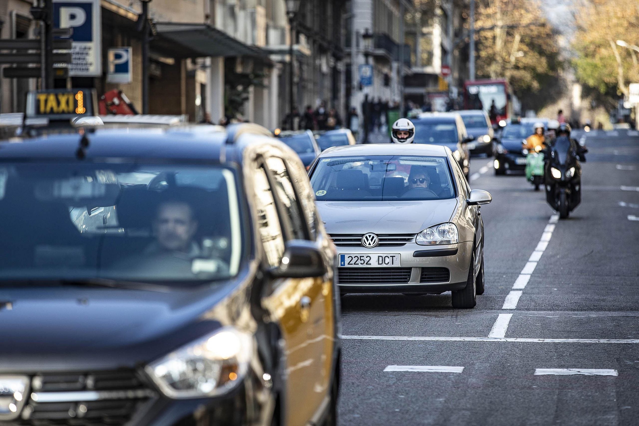 Trànsit a Barcelona, en imatge d'arxiu / Jordi Play