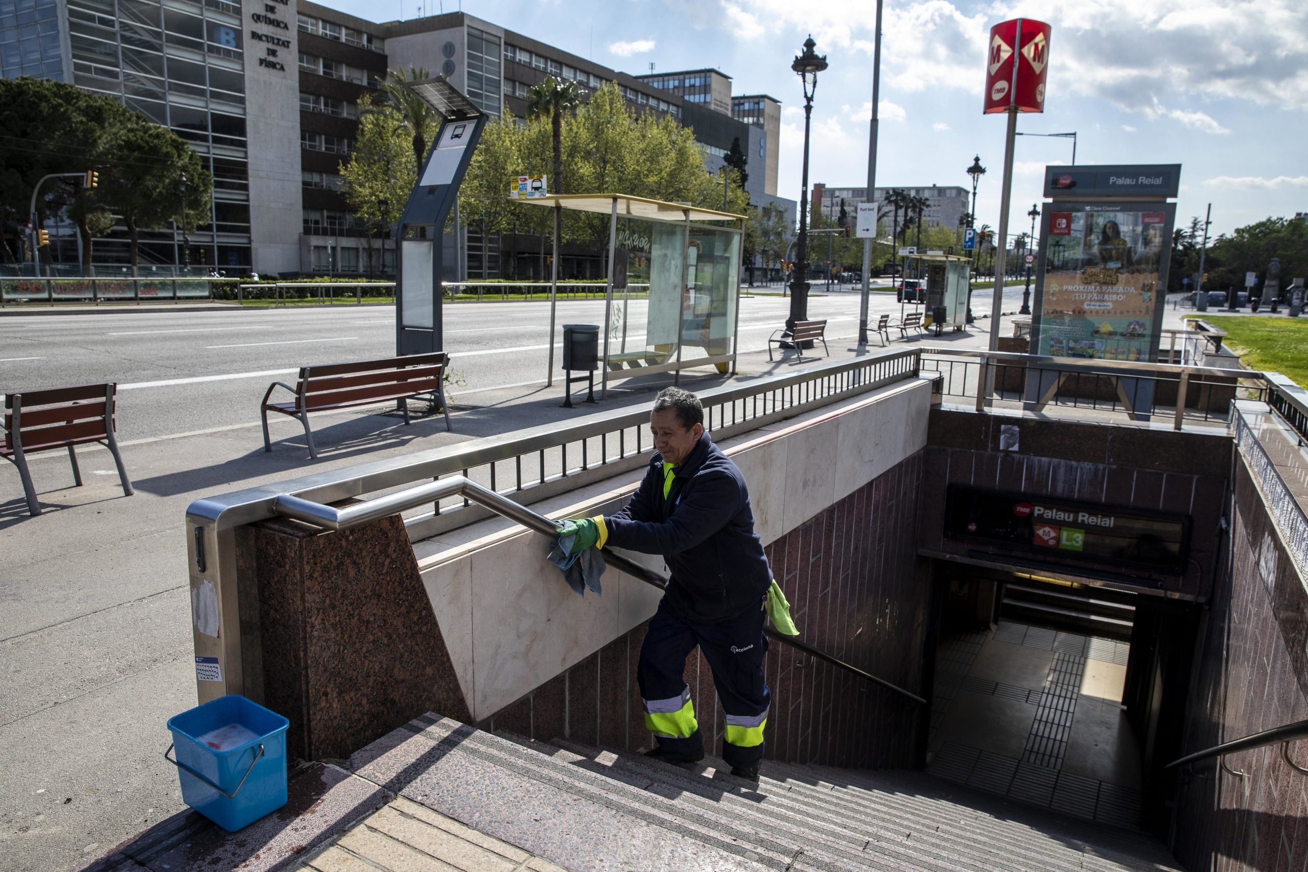 Neteja d'una parada de metro de Barcelona, durant el confinament / Flick'r - Ajuntament de Barcelona