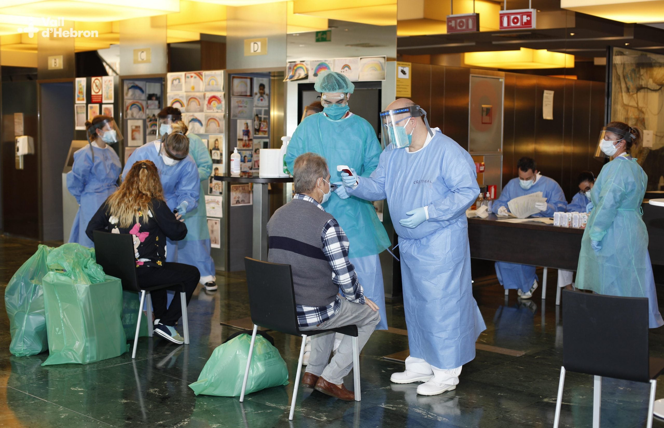 Ingrés de convalescents de Covid-19 a l'hotel Melià Sarrià de Barcelona / Hospital de la Vall d'Hebron