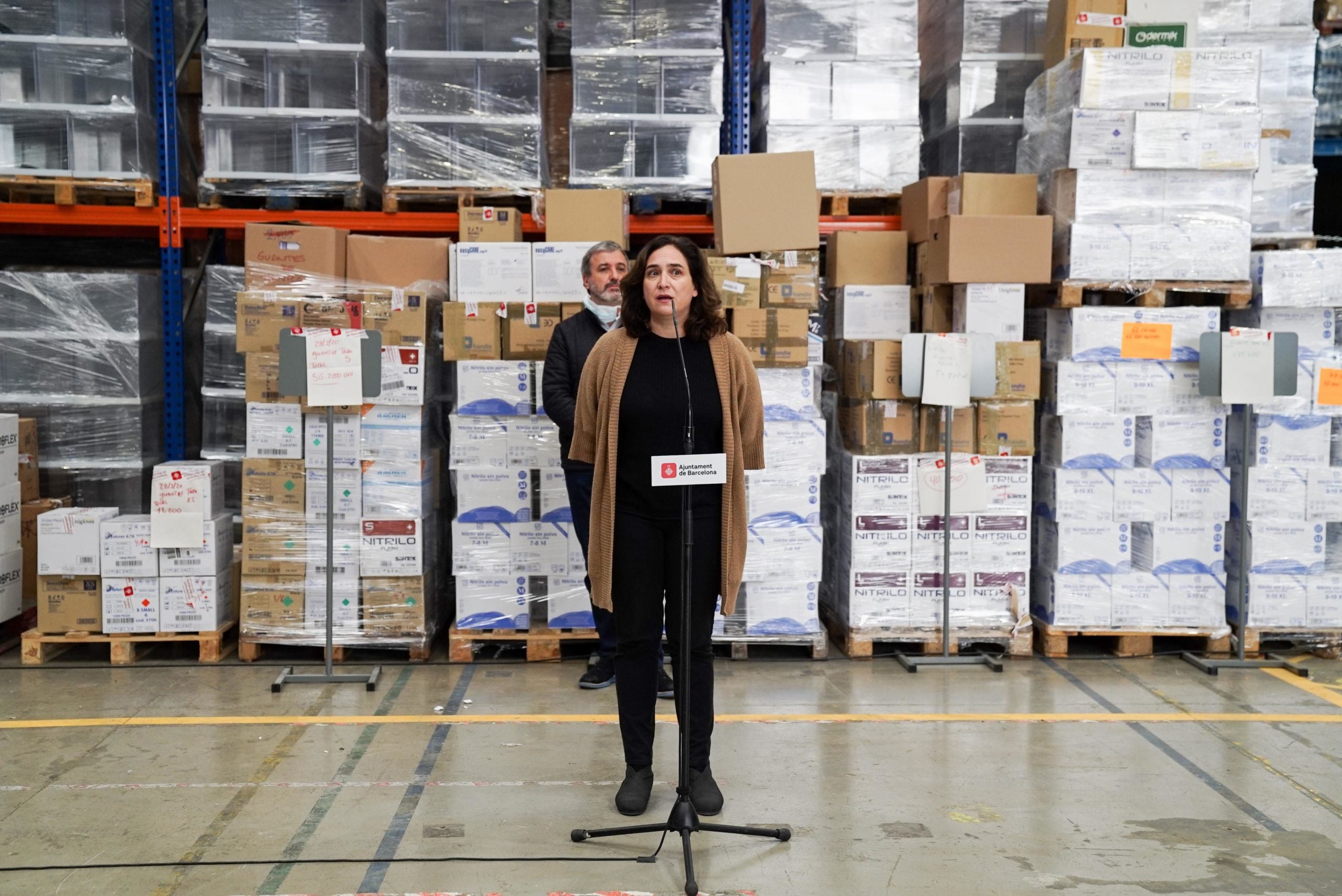 Ada Colau i Jaume Collboni als magatzems municipals del carrer Perú | Ajuntament