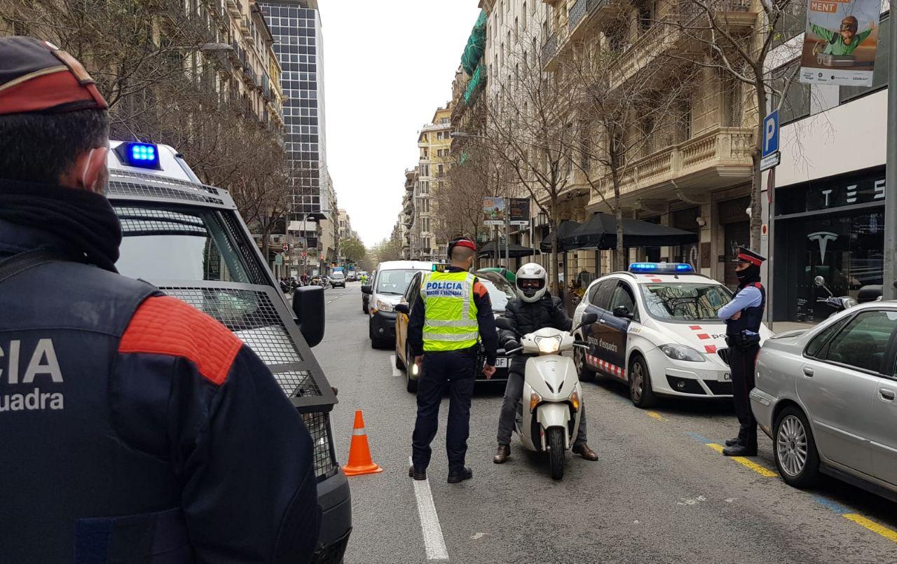 Control dels Mossos d'Esquadra per garantir el confinament contra el c