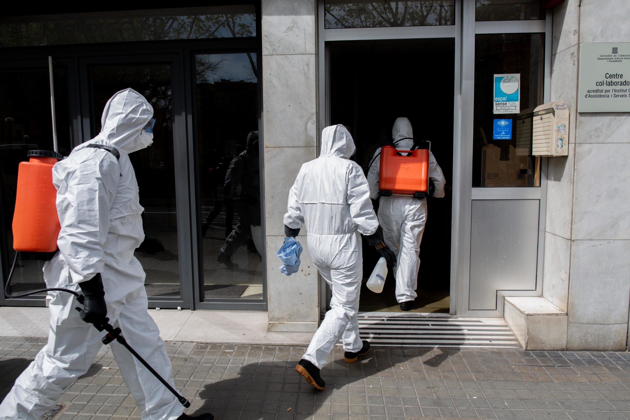 Imatge d'arxiu de militars entrant a una residència barcelonina / Europa Press (David Zorrakino)