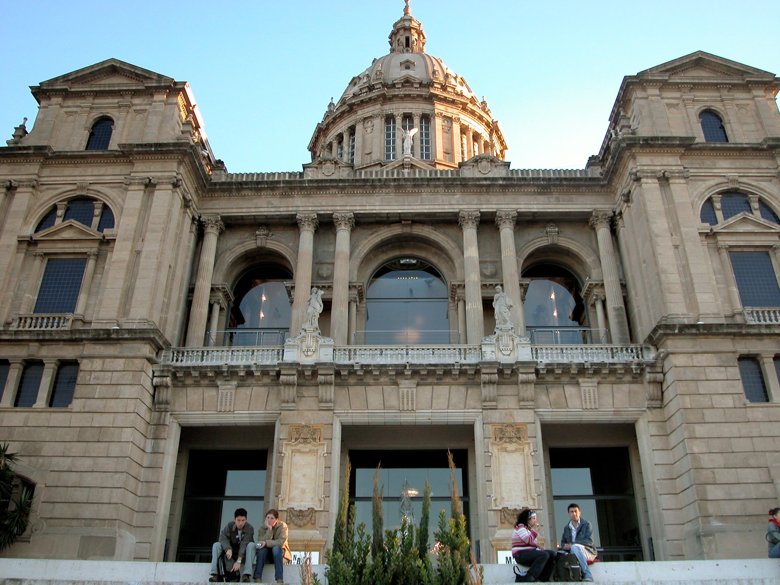 La porta d'entrada al museu. | MNAC