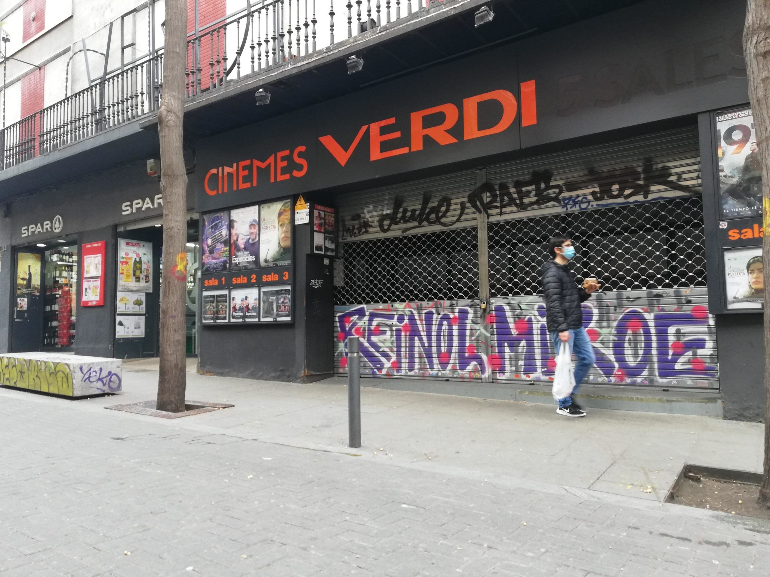 Els Verdi, a Gràcia, tancats durant el confinament / Adrià Lizanda