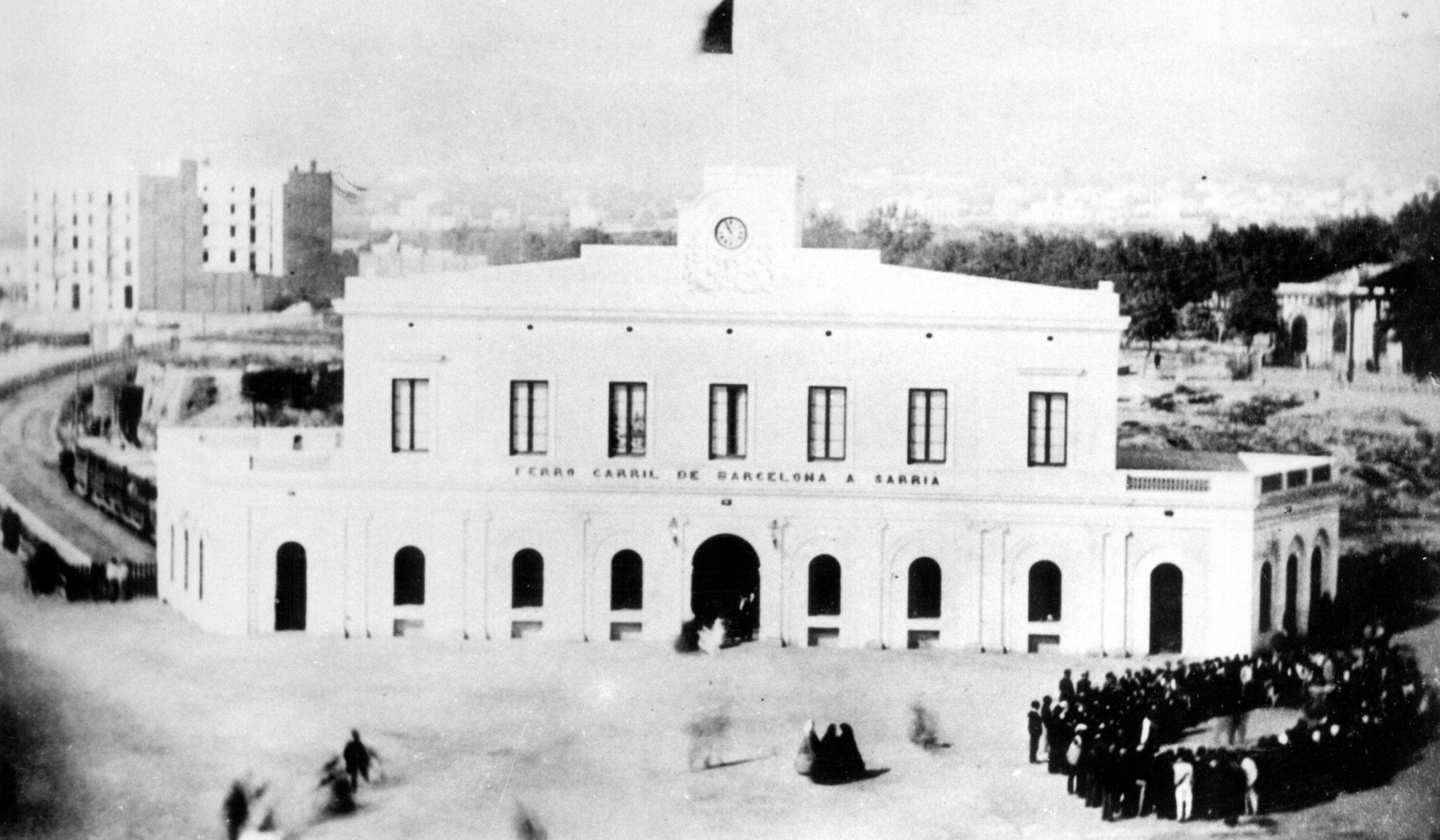 L'estació de plaça Catalunya cap a l'any 1865, quan era al carrer, en superfície, abans de ser soterrada / FGC