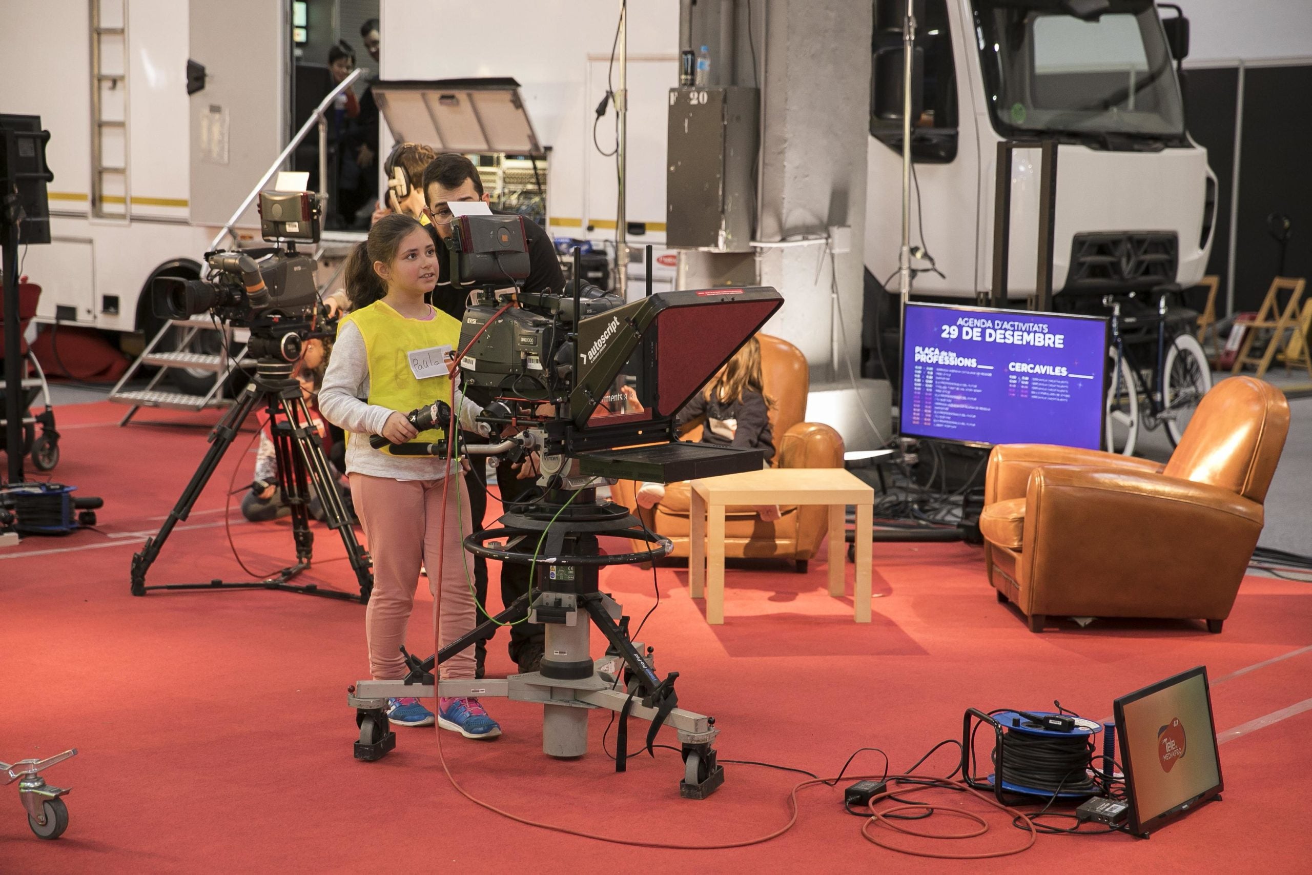 Els nens poden provar a ser periodistes i produir un informatiu. | La Ciutat dels Somnis